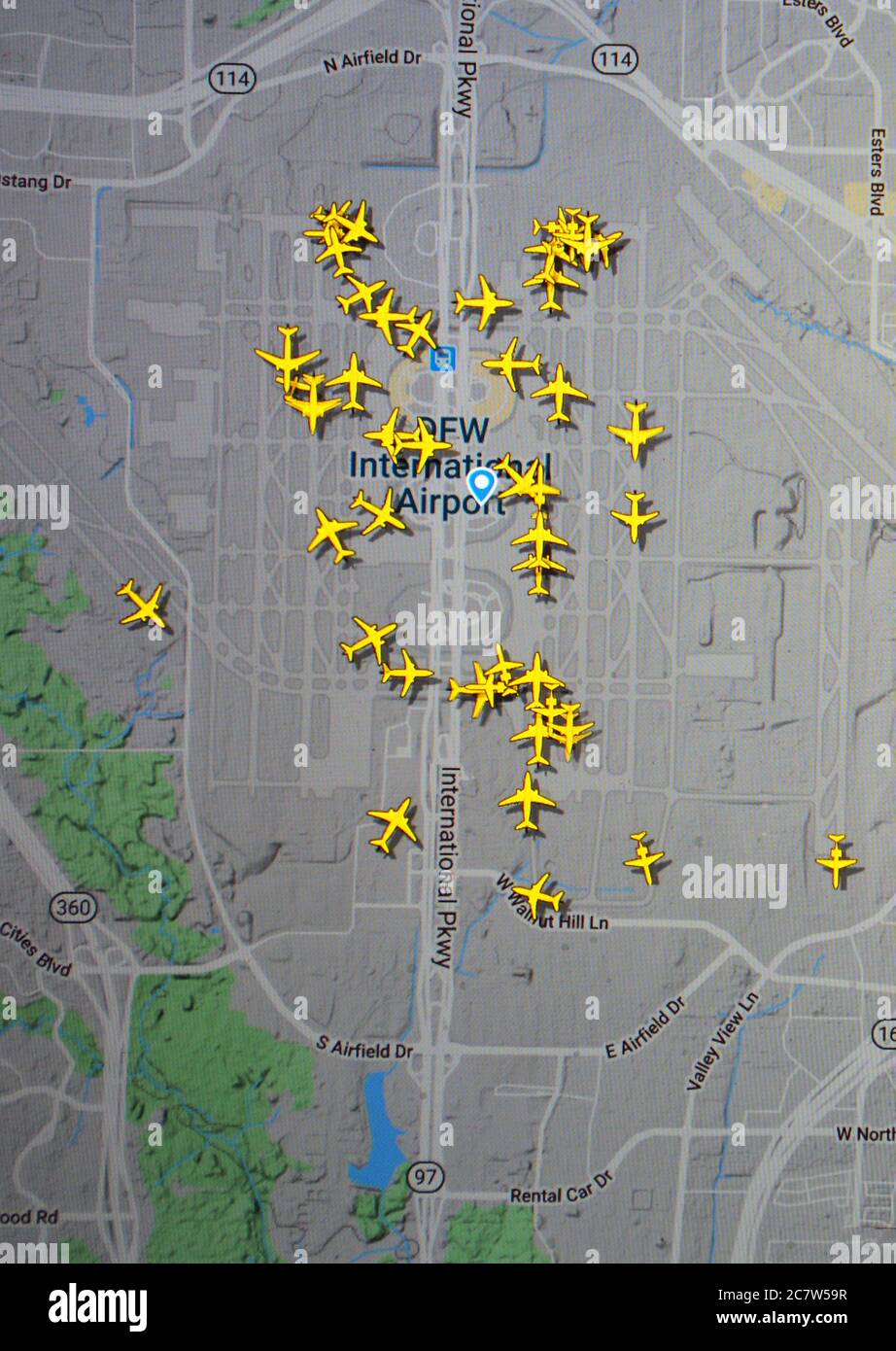 Traffico aereo Aeroporto Internazionale di Dallas Fort Worth (19 luglio 2020, UTC 16.00) su Internet con il sito Flightradar 24, durante il Coronavirus Pandemic Foto Stock