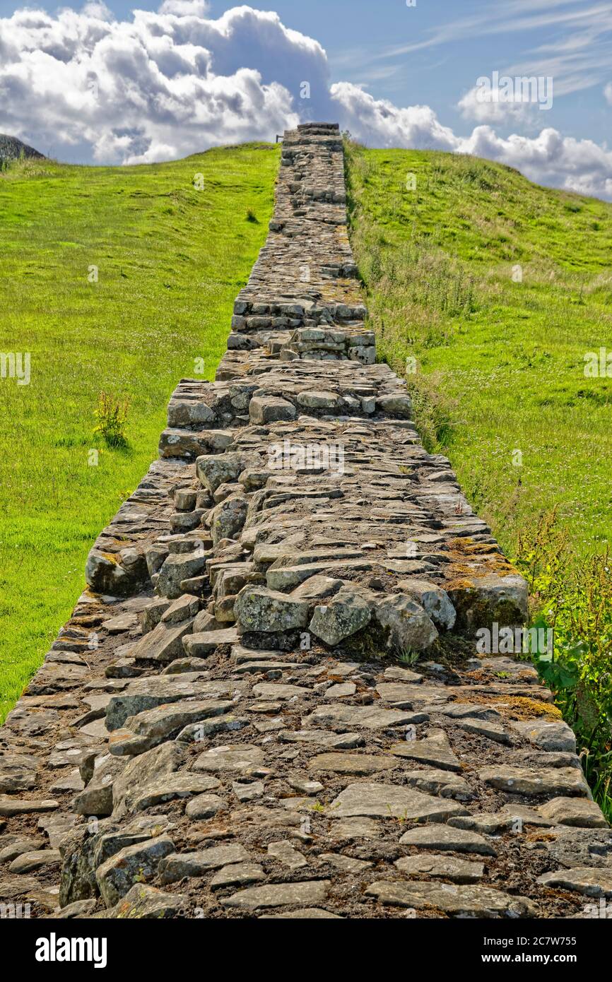 Il Muro di Adriano vicino a Haltwhistle, Northumberland, Inghilterra. Foto Stock