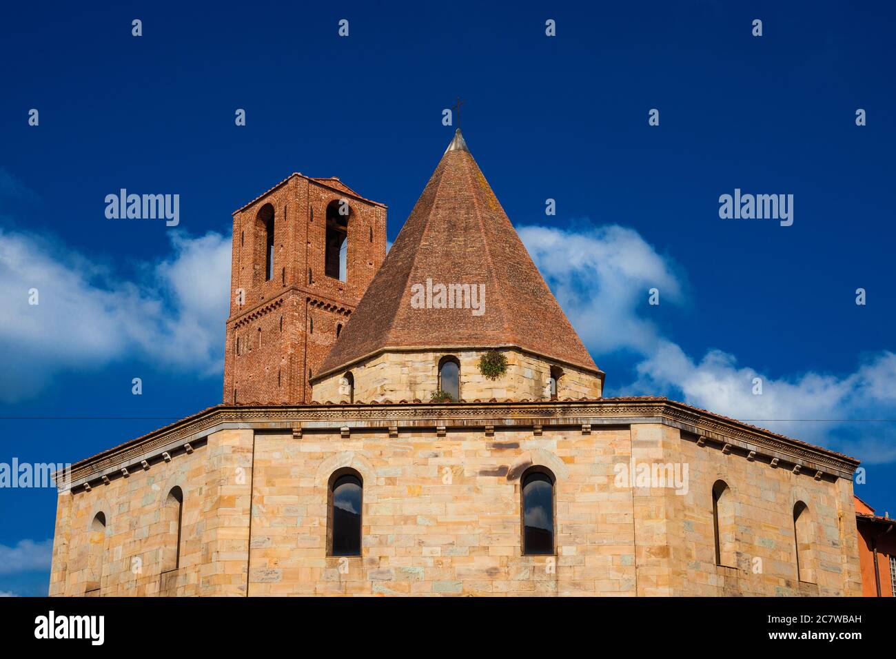Chiesa del Santo Sepolcro di Pisa, eretta agli inizi del XII secolo dopo la prima Crociata per l'Ordine dei Cavalieri Ospitalieri Foto Stock