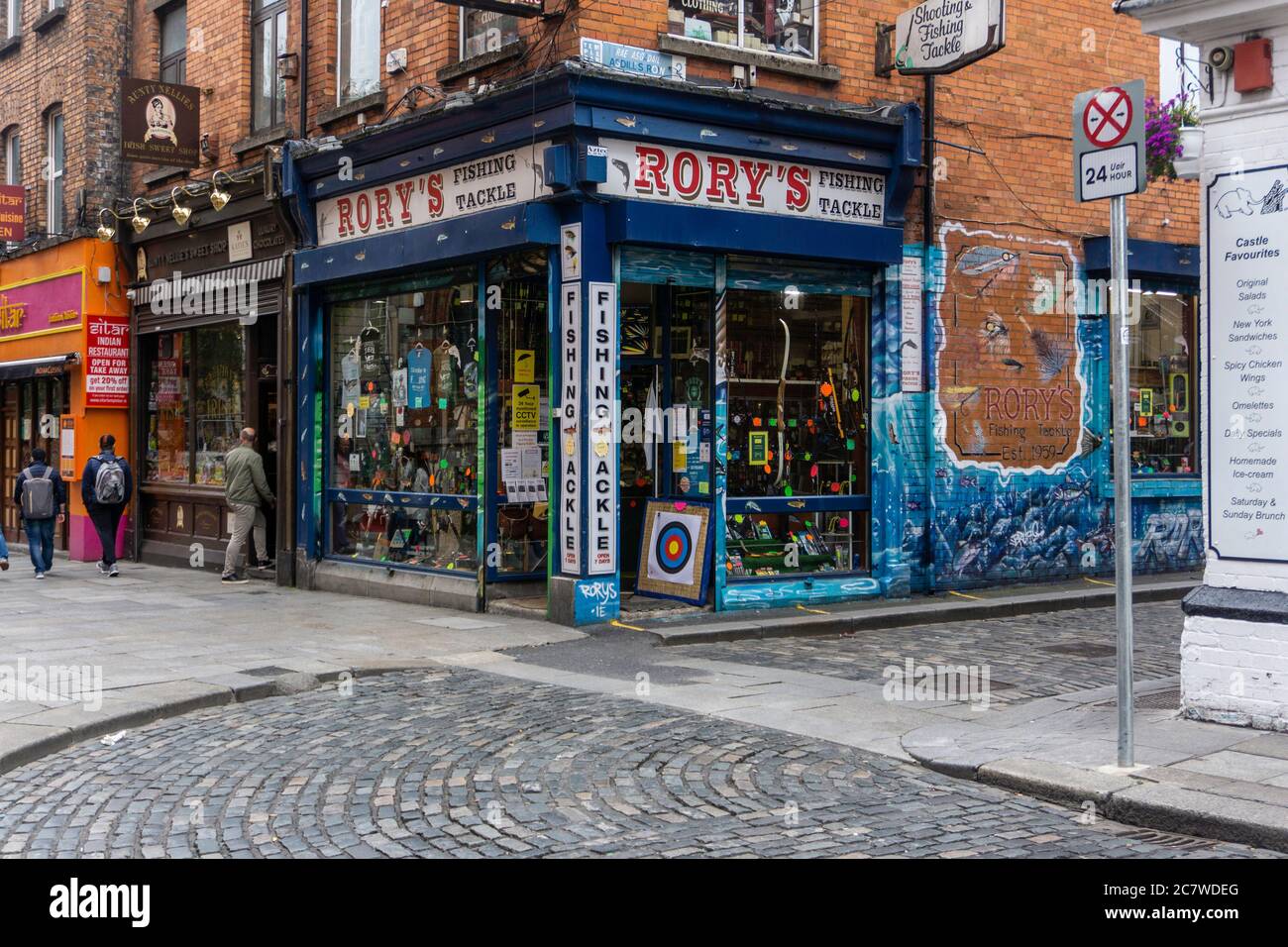 Rory's Fishing Tackle Shop situato nel cuore di Temple Bar, Dublino. In attività dal 1960 e ancora con successo in questa zona turistica. Foto Stock