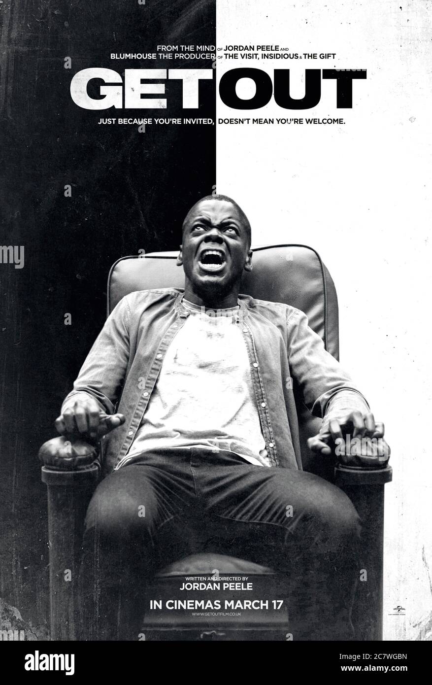 Get out (2017) diretto da Jordan Peele e interpretato da Daniel Kaluuuya, Allison Williams, Bradley Whitford e Catherine Keener. Un uomo afro-americano rimane con la sua famiglia di fidanzate bianche quando le cose diventano difficili. Foto Stock