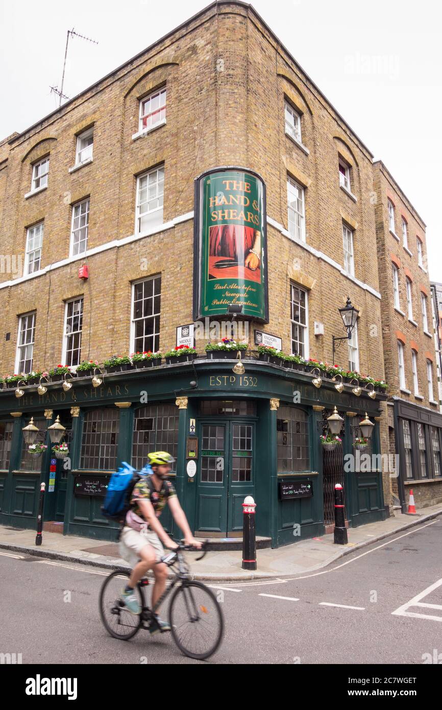 La mano e cesoie public house sulla strada di mezzo, Smithfield, London EC1, Regno Unito Foto Stock