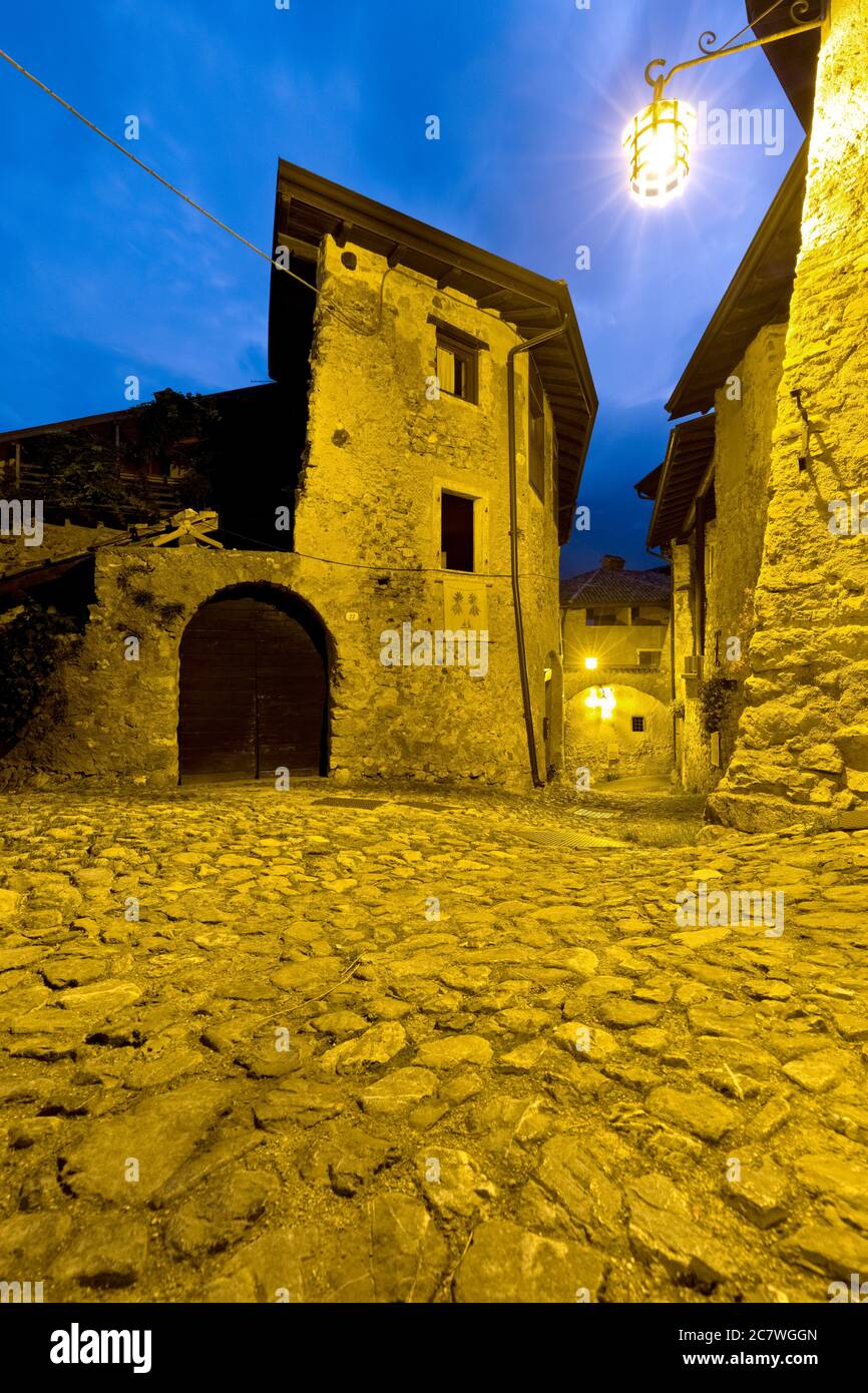 Edifici del borgo medievale di canale. Trento, Trentino Alto Adige, Italia, Europa. Foto Stock