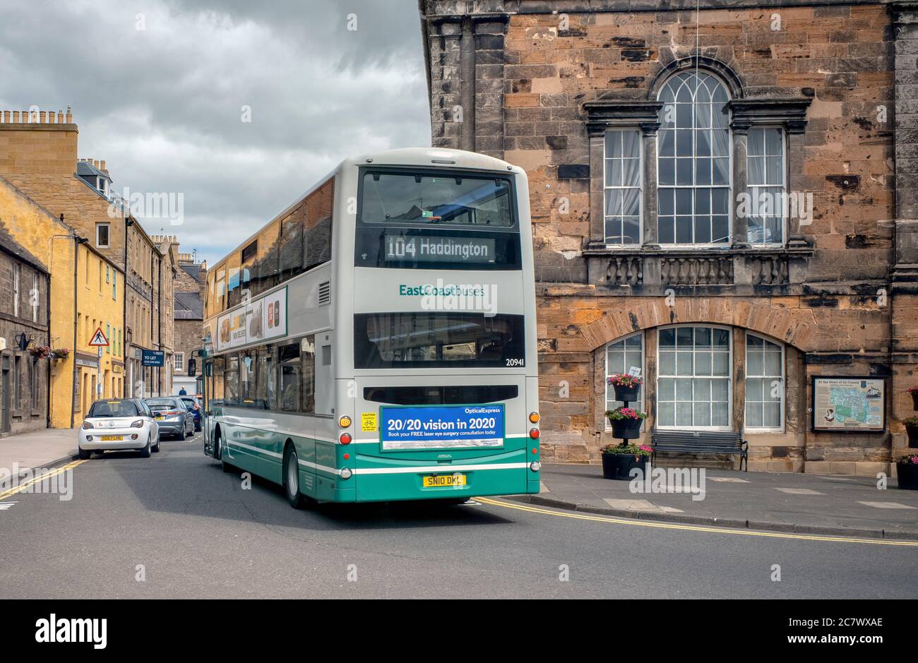 Autobus della costa orientale in Court Street, Haddington, East Lothian, Scozia, Regno Unito. Foto Stock