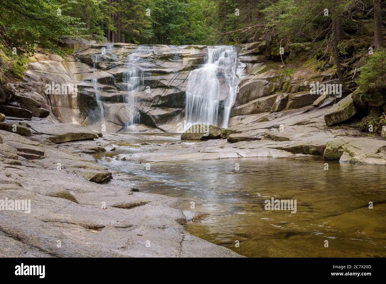 Vista della cascata di Mumlava nei pressi di Harrachov nelle montagne giganti ceche Foto Stock