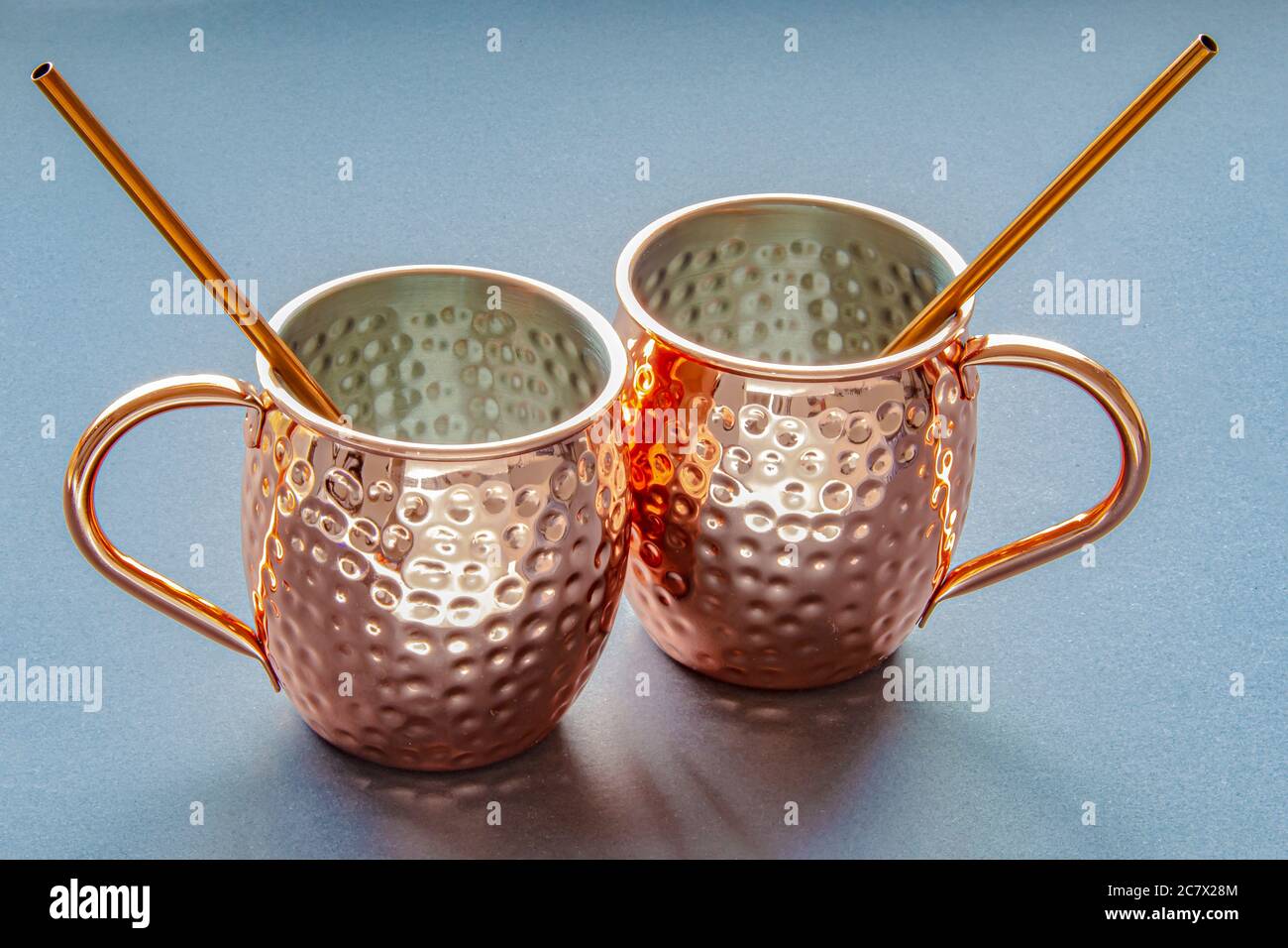 Mule Mug di Mosca su una superficie scura Foto Stock