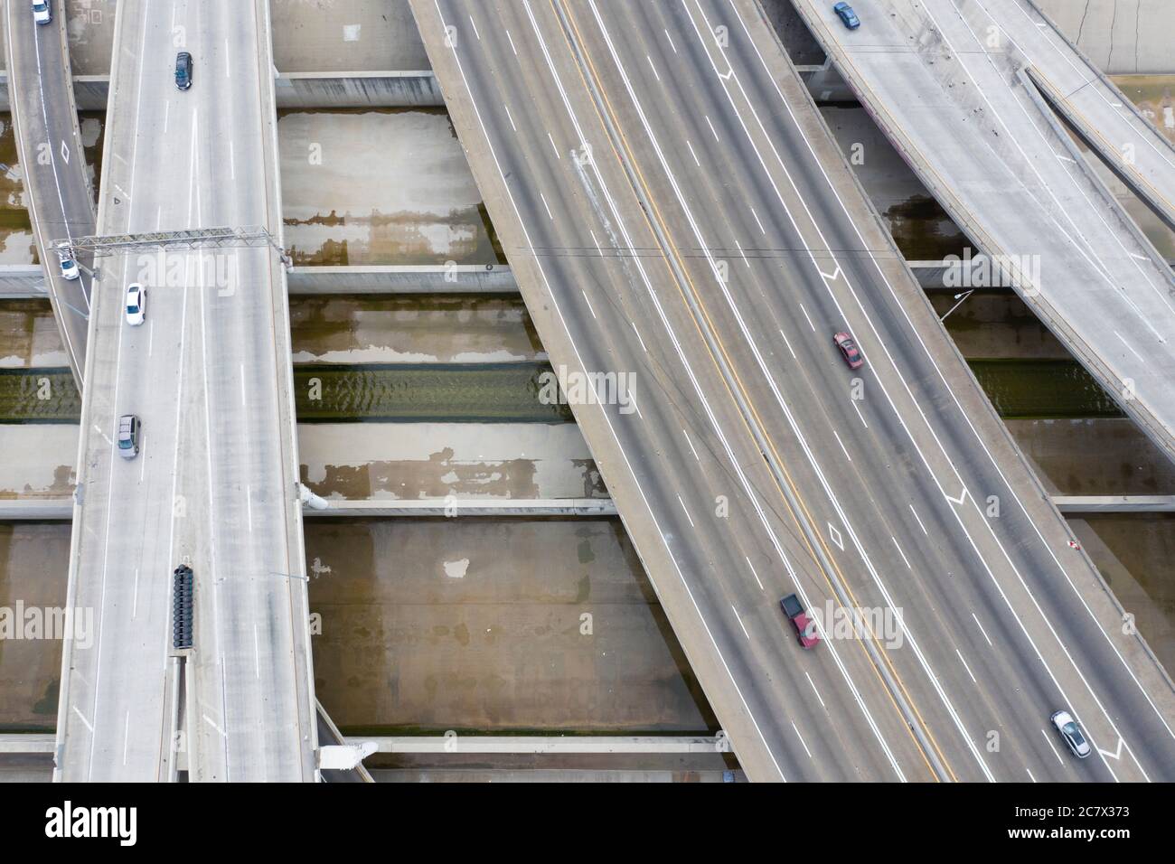 Empty Long Beach interscambio della superstrada visto dall'alto al intersezione delle superstrade 91 e 710 Foto Stock