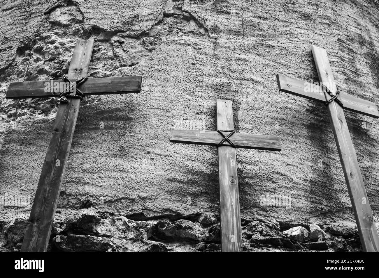 Vecchie croci in legno a Burg Schönfels, Lichtentanne, Germania Foto Stock