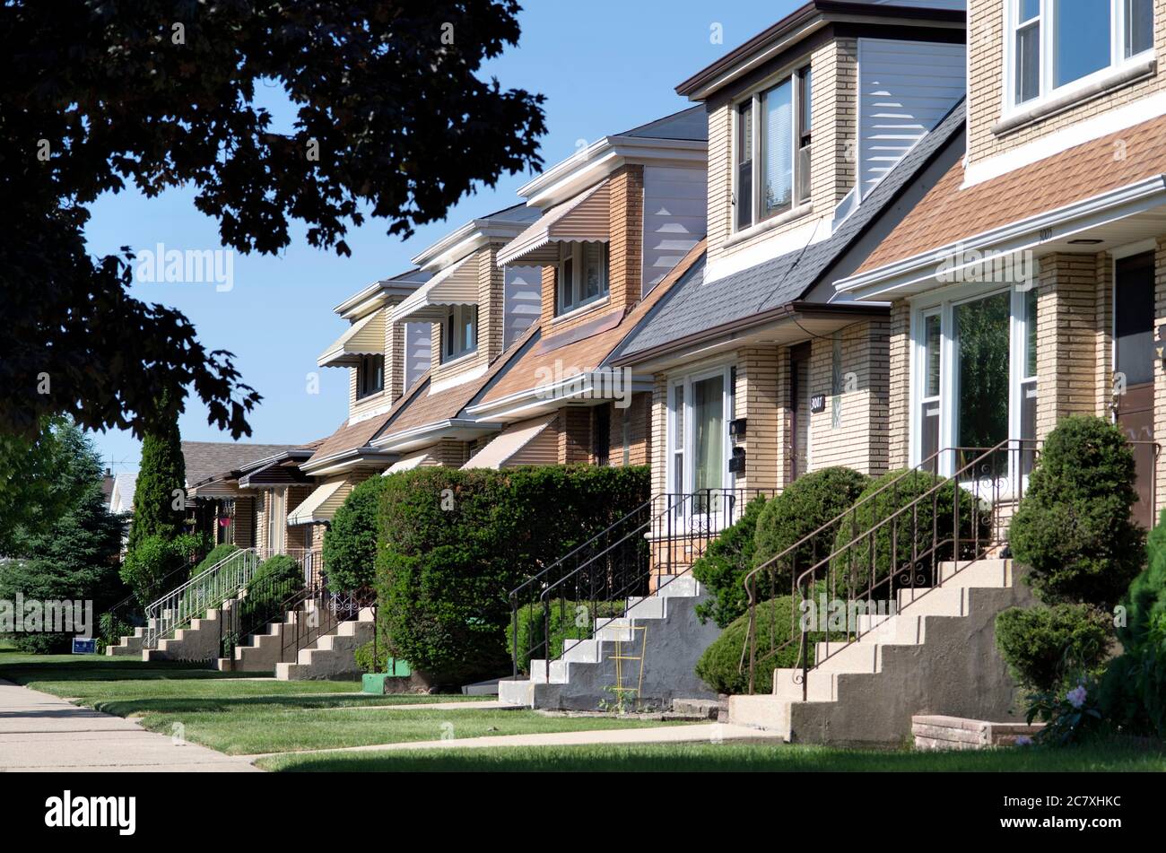 Chicago, Illinois, Stati Uniti. Un tranquillo blocco di case situato nel quartiere Montclare a Chicago. Foto Stock