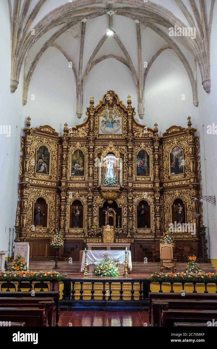 Il Convento di San Antonio o Sant'Antonio da Padova fu fondato nel 1549 e completato nel 1562. Fu costruito sulla base di una grande piramide Maya. Foto Stock