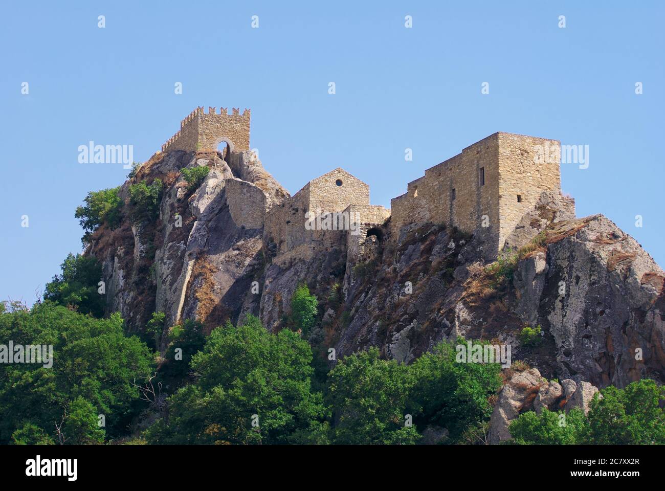 Il castello di pietra di Sperlinga in Sicilia è un monumento storico di età medievale Foto Stock