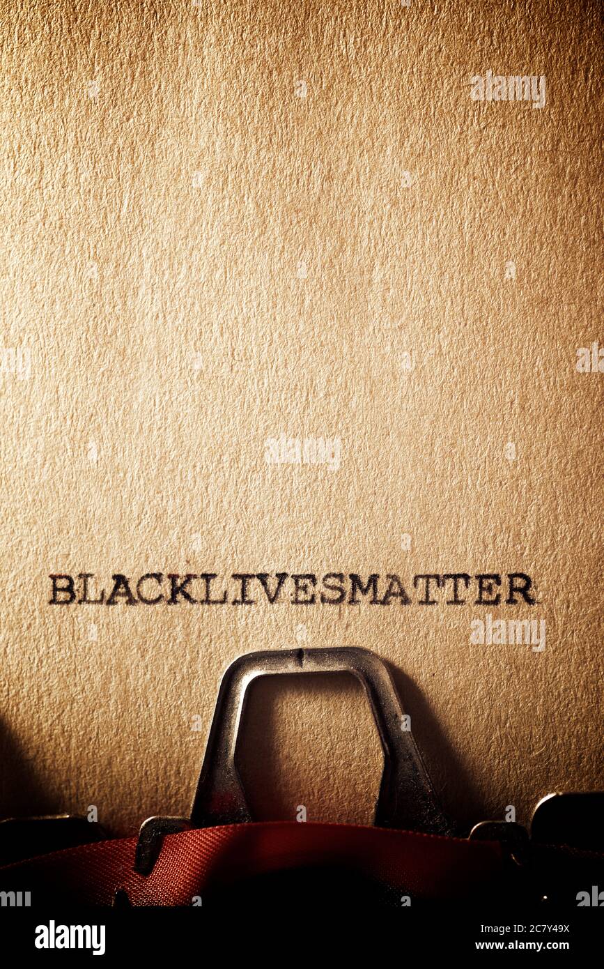 Parola di Blacklivesmatter scritta con una macchina da scrivere. Foto Stock