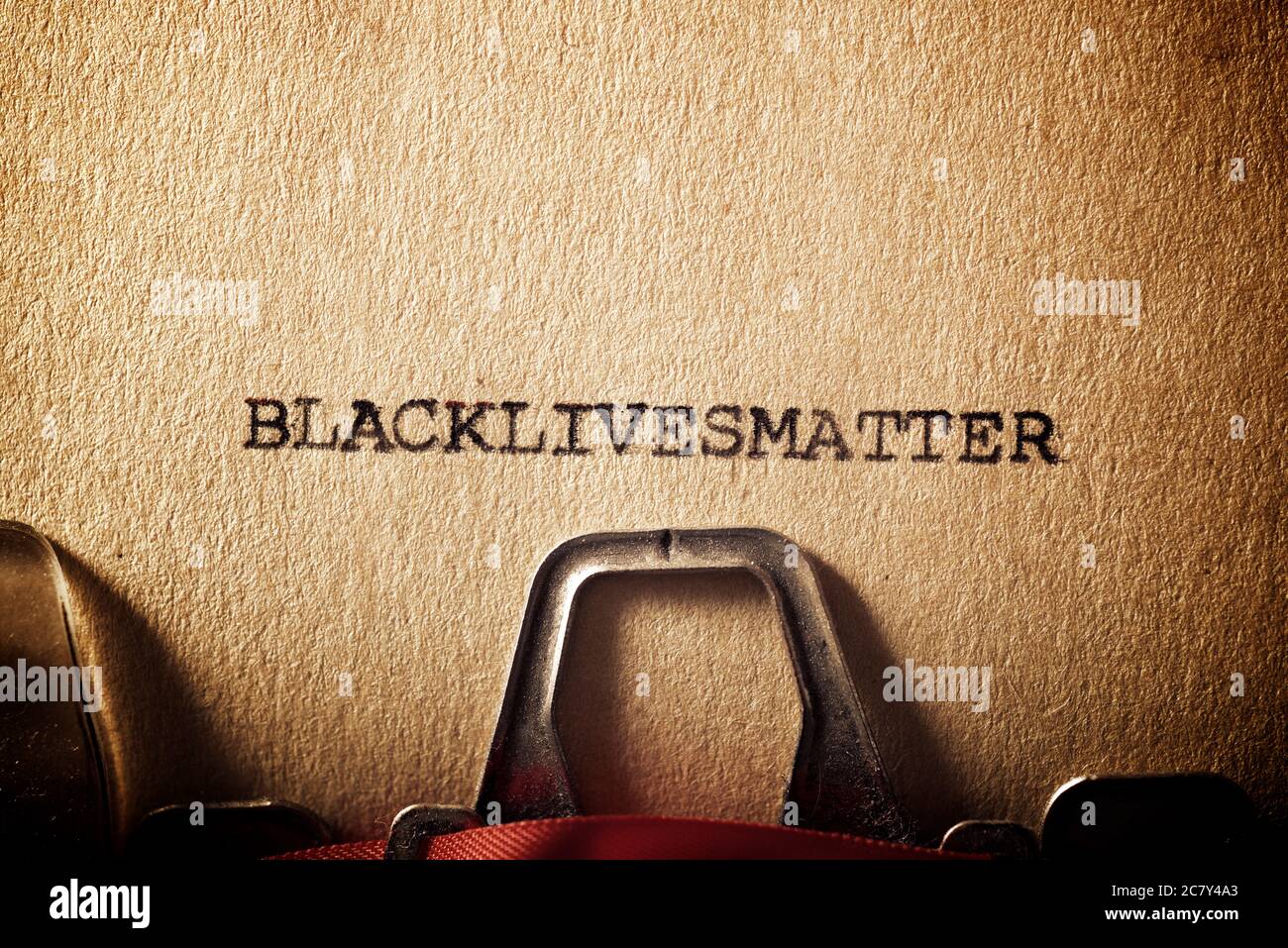 Parola di Blacklivesmatter scritta con una macchina da scrivere. Foto Stock