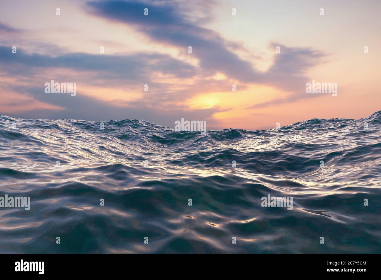 Primo piano di onde acque blu dell'oceano con tramonto e nuvole rosse dietro. Trama astratta di sfondo. Foto di alta qualità Foto Stock