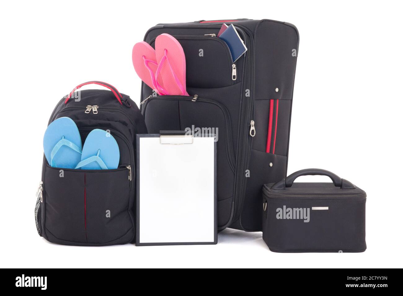 valigie da viaggio nere e zaino con abbigliamento, checklist isolata su sfondo bianco Foto Stock