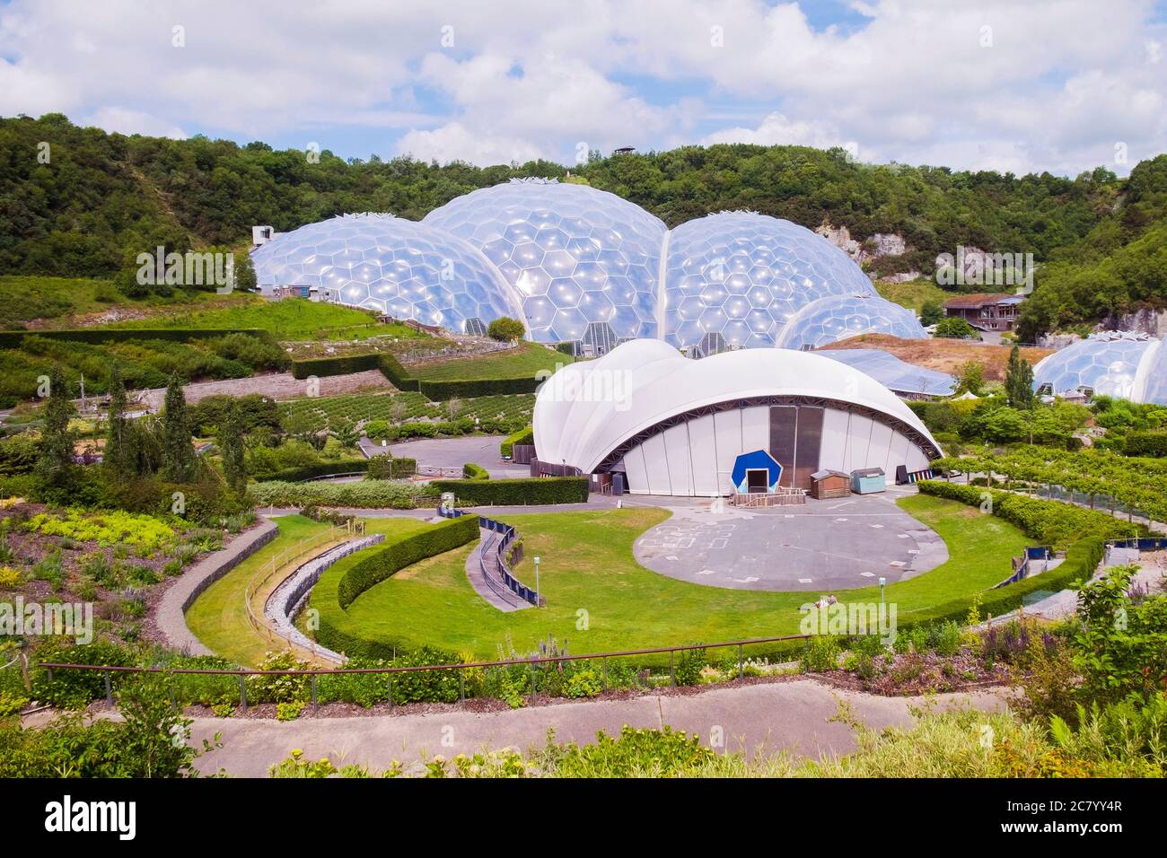 Le biomie e i giardini dell'Eden Project vicino a St Blazey in Cornovaglia. Foto Stock