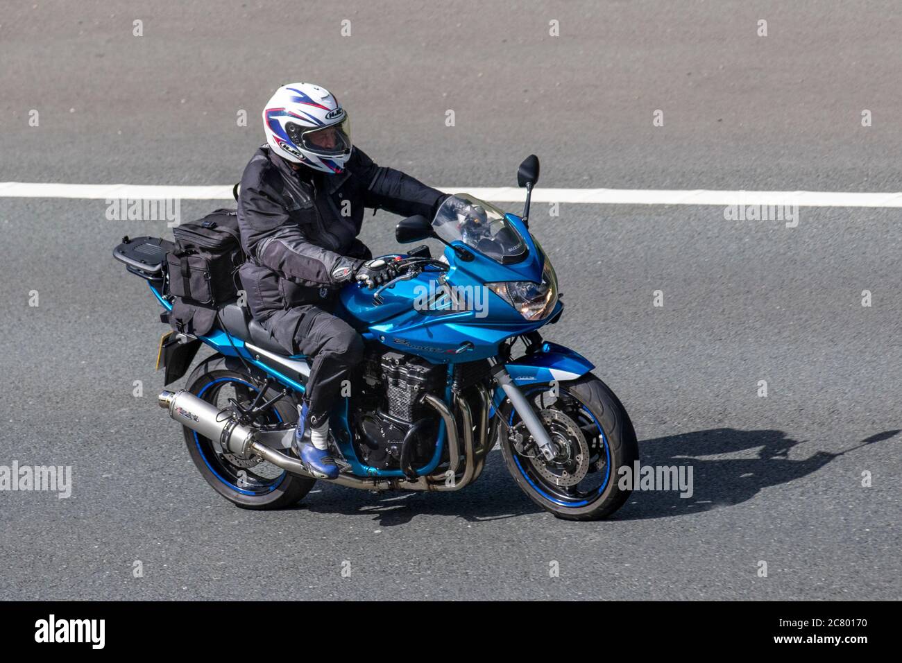 Motociclista; trasporto a due ruote, motociclette, veicoli, strade, motociclette, motociclisti che si trovano a Chorley, Regno Unito Foto Stock