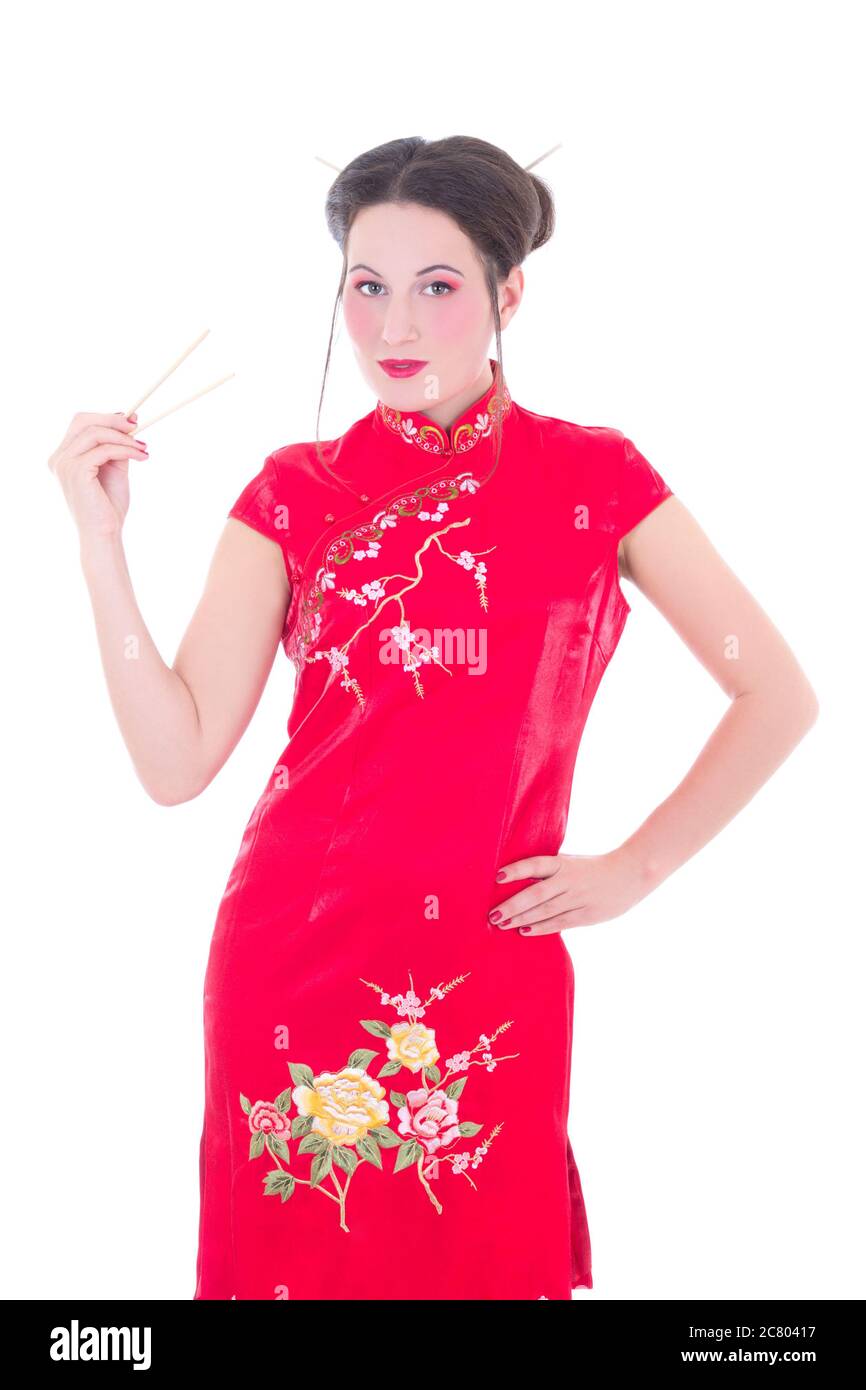 ragazza attraente in abito rosso giapponese con bastoncini isolati su  sfondo bianco Foto stock - Alamy