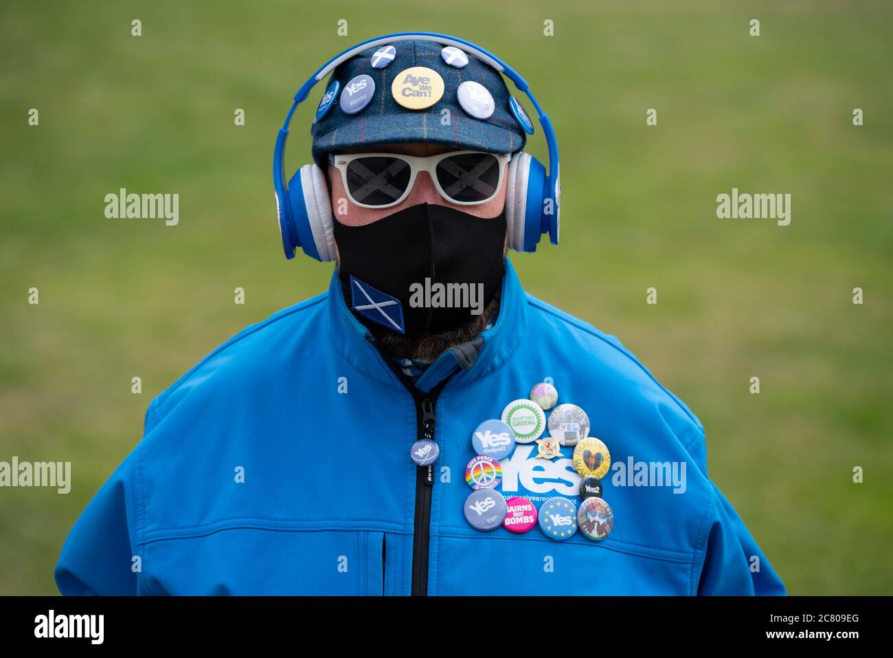 Edimburgo, Scozia, Regno Unito. 20 luglio 2020. Dimostrazione Pro-Scottish Independence organizzata dal gruppo All Under One Banner (AUOB) al di fuori del Parlamento scozzese a Holyrood a Edimburgo oggi. Iain Masterton/Alamy Live News Foto Stock