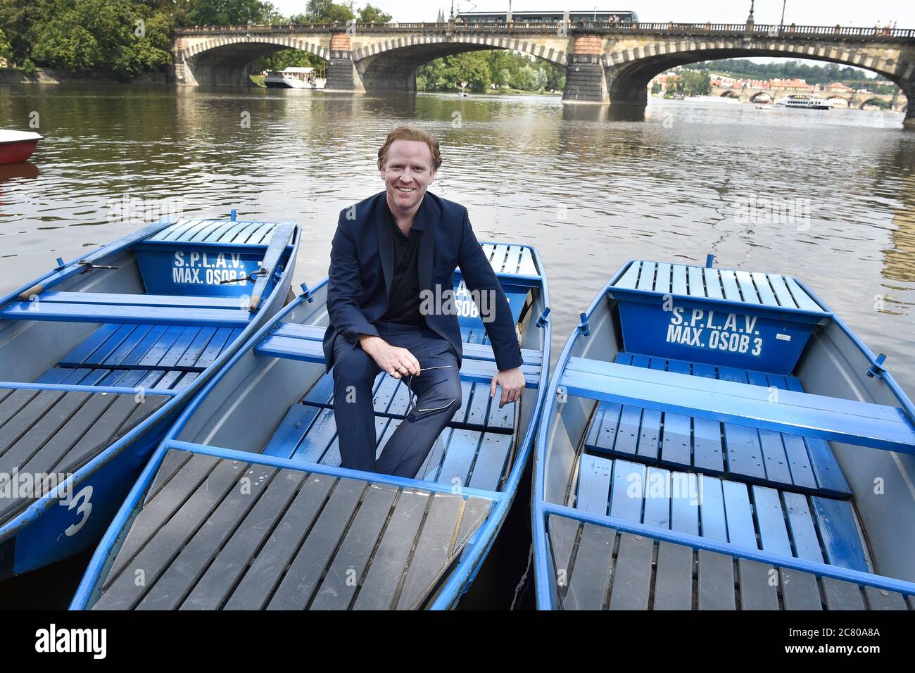 Praga, Repubblica Ceca. 20 luglio 2020. Il violinista britannico-irlandese Daniel Hope dà una conferenza stampa per presentare il concerto di settembre Hope for Prague/Prague Sounds di nuovo sul fiume Moldava, all'interno delle corde del festival autunnale, a Zofin Palace, Slovansky ostrov, Praga, Repubblica Ceca, lunedì 20 luglio 2020. Credit: Michaela Rihova/CTK Photo/Alamy Live News Foto Stock