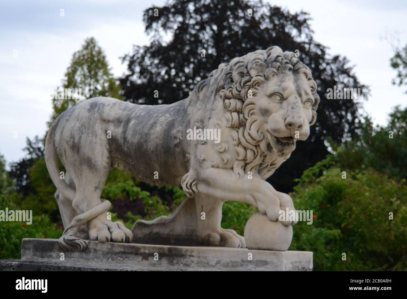 Immagine di una statua di leone in marmo nell'Imperiale Castello di Compiegne Francia Foto Stock