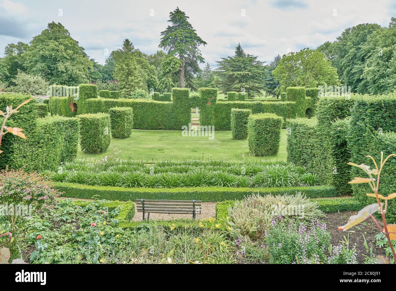 Il giardino circolare di rose al castello di Rockingham, Corby, Inghilterra. Foto Stock