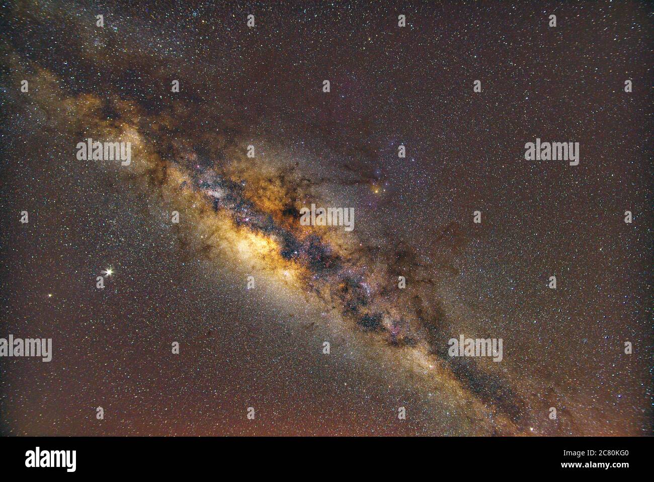 Milky Way, Giove, Saturno, Antares Convergence Foto Stock
