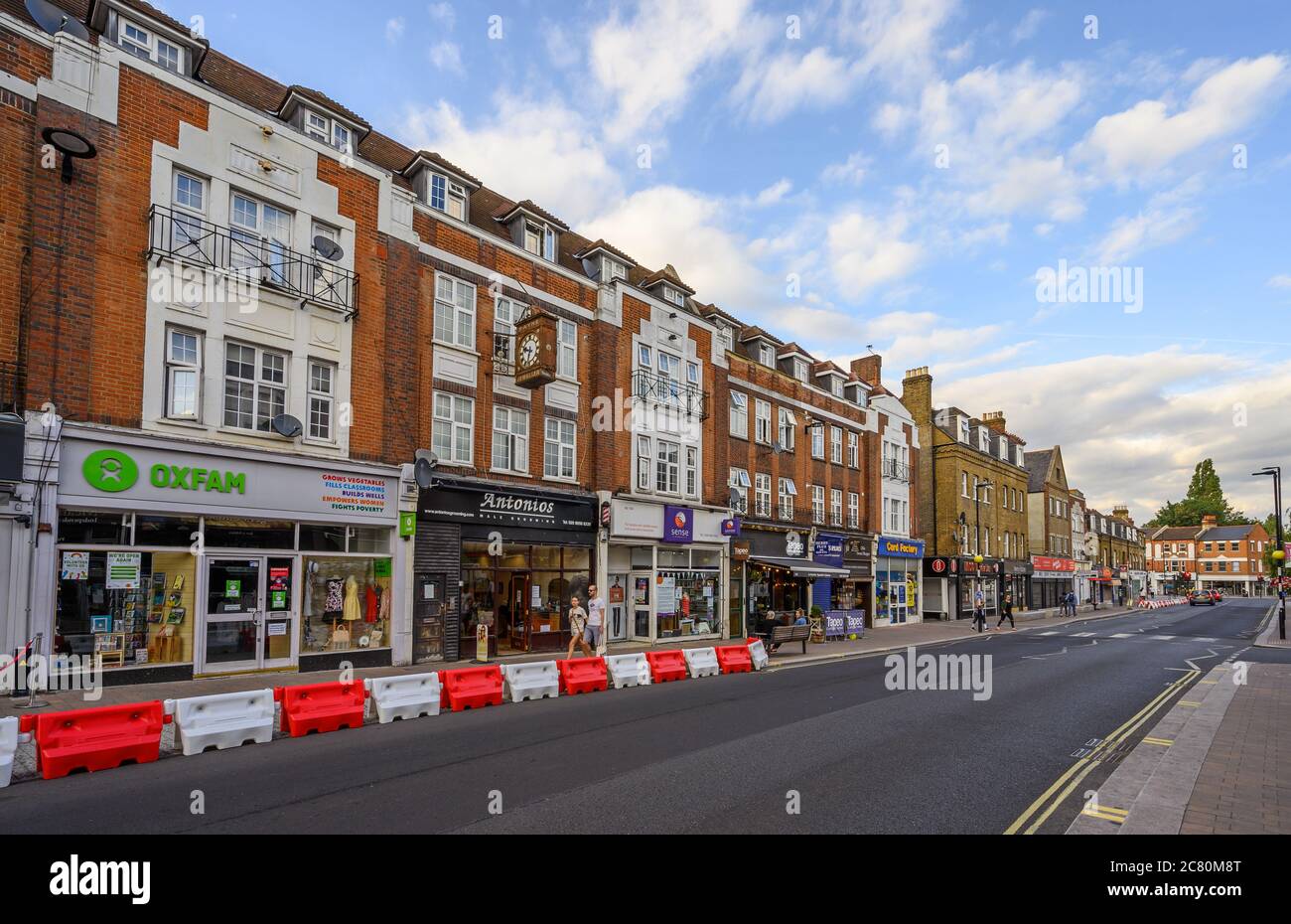 Beckenham (Greater London), Kent, Regno Unito. Beckenham High Street con negozi, negozi e ristoranti. Questa è la sezione centrale di High Street. Foto Stock