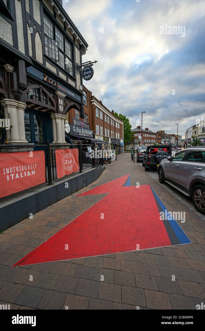 Beckenham (Greater London), Kent, Regno Unito. Il Bowie 'Lightning Bolt' in Beckenham High Street. Disegno tratto dal personaggio David Bowie Aladdin Sane. Foto Stock