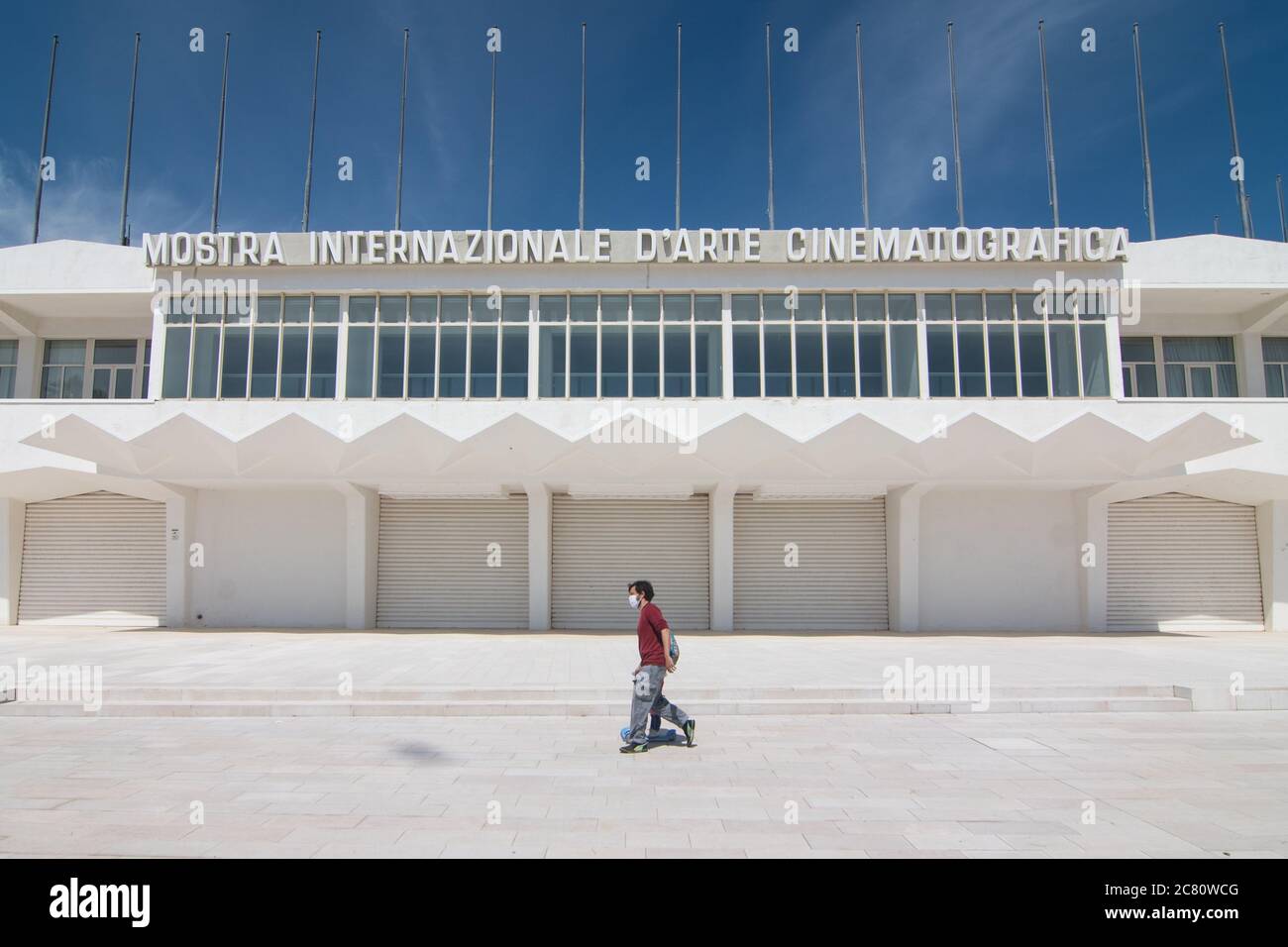 VENEZIA, ITALIA - 08 MAGGIO: Chiuso il Palazzo del Cinema del Festival del Cinema di Venezia. L'Italia è stata il primo paese ad imporre un blocco nazionale a ste Foto Stock