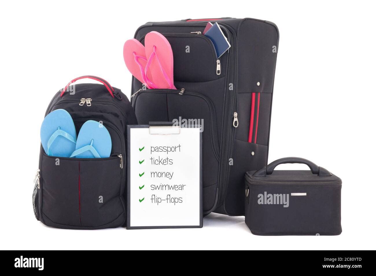 valigie da viaggio nere e zaino con abbigliamento, checklist isolata su sfondo bianco Foto Stock