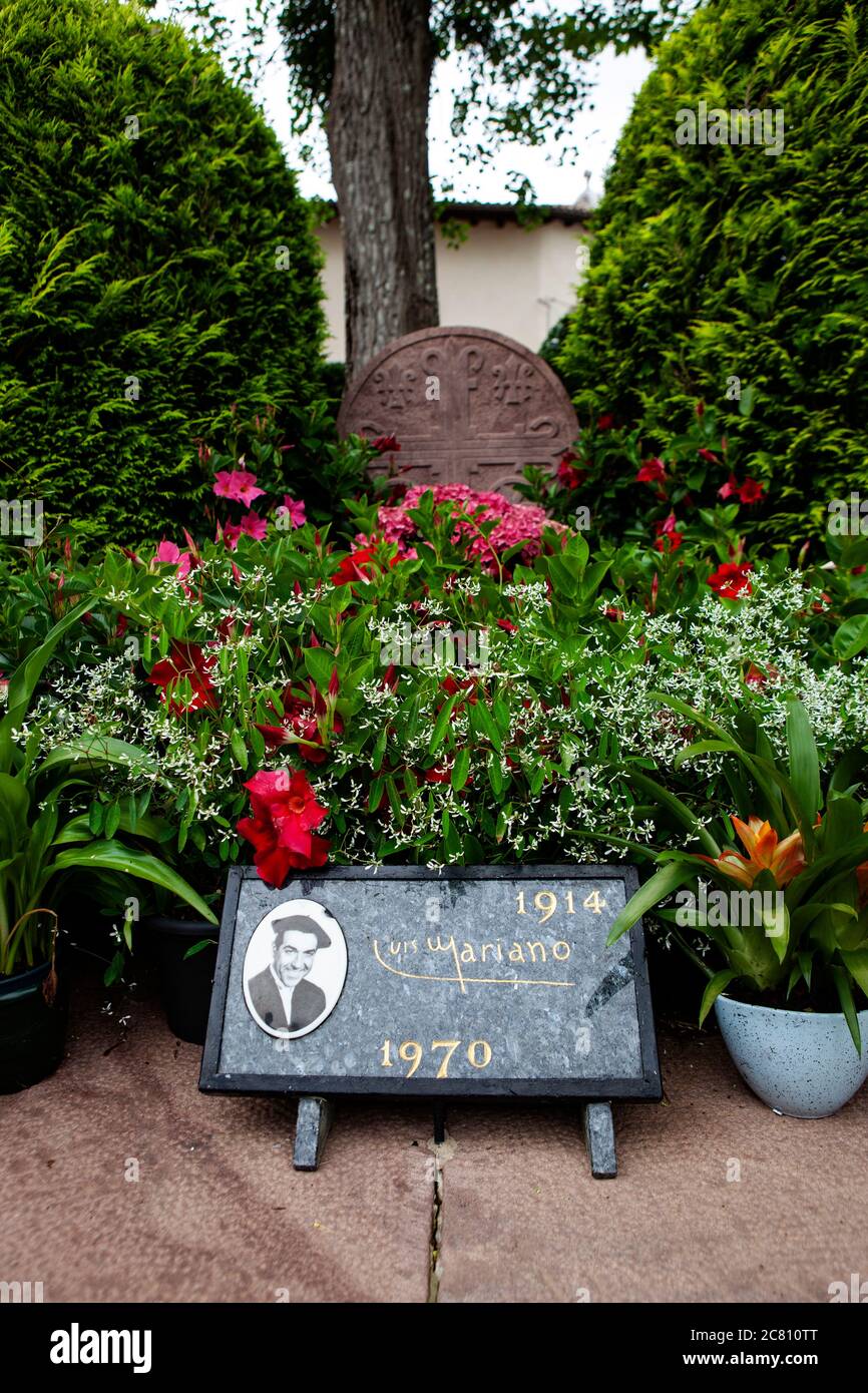 Tomba del cantante basco Luis Mariano, Arcangues, Pyrénées-Atlantiques, Francia Foto Stock