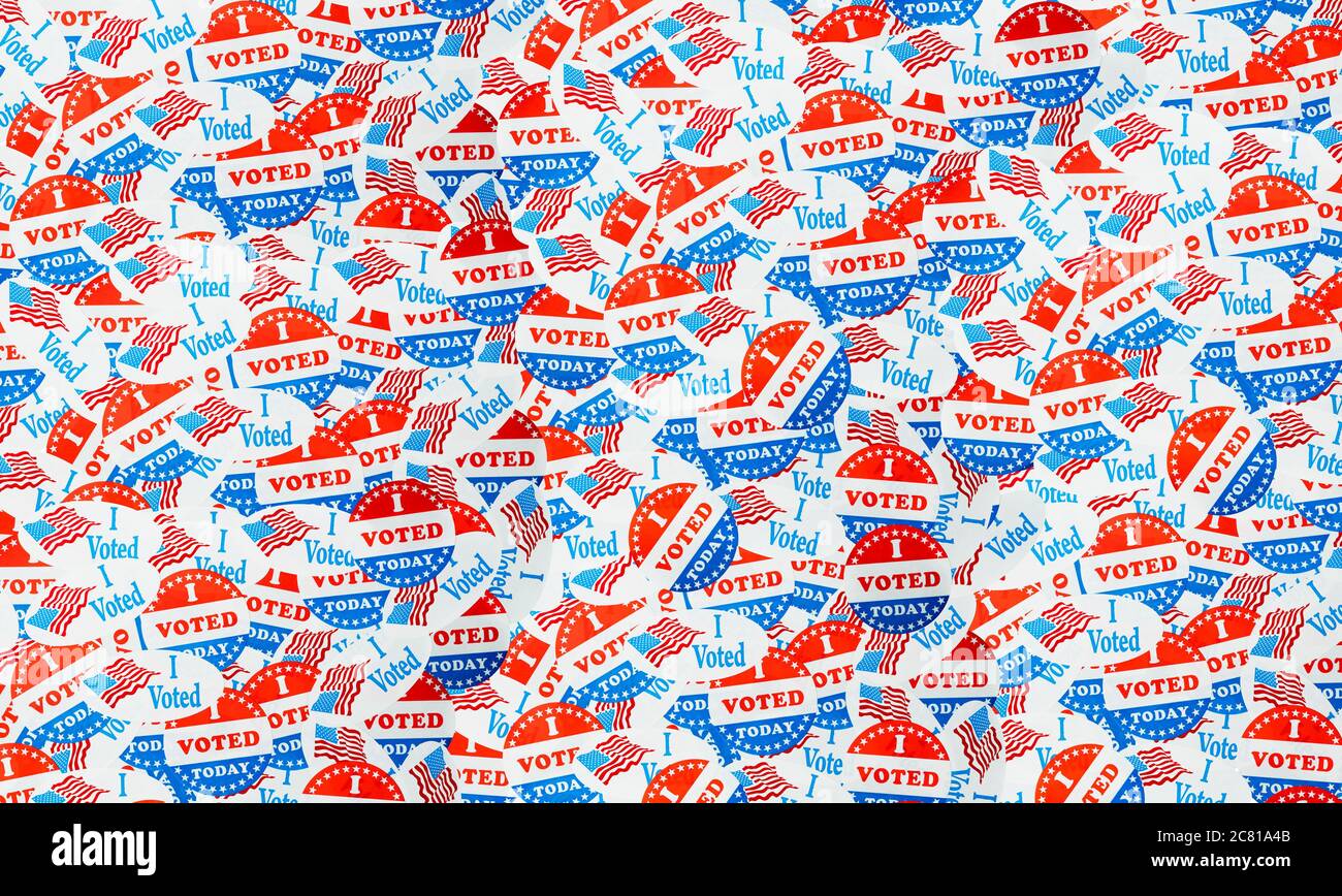 Molti adesivi di voto dati agli elettori statunitensi alle elezioni presidenziali per illustrare i diritti di voto Foto Stock