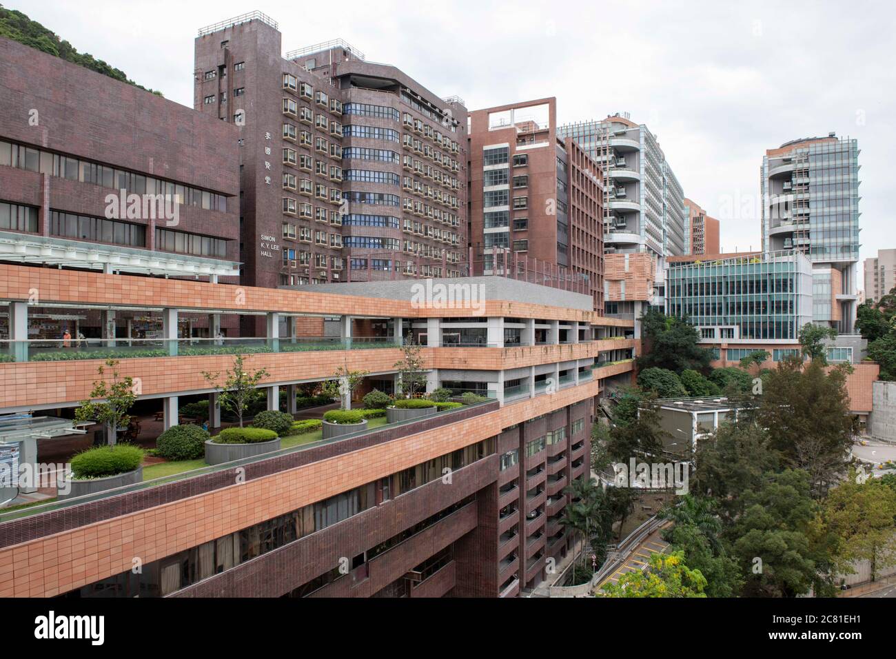 Hong Kong, Hong Kong SAR, Cina. 24 maggio 2020. Vista dall'Università di Hong Kong (HKU) dalla stazione MTR HKU. Credit: Jayne Russell/ZUMA Wire/Alamy Live News Foto Stock