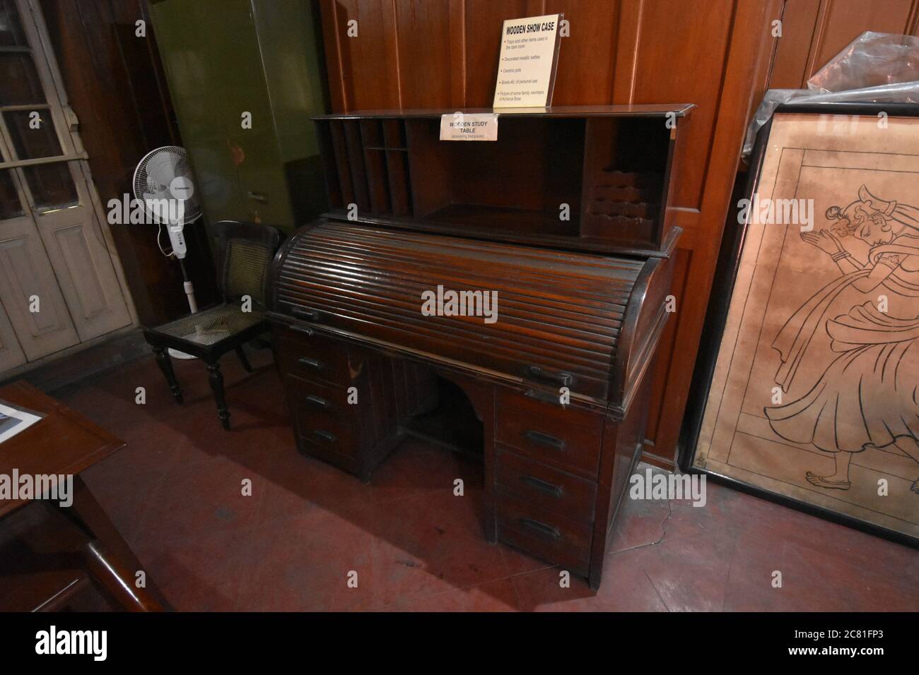 Piano tipo di studio in legno presso lo studio fotografico di Sir Jagadish Chandra Bose (1858-1937). Acharya Bhaban, 93 APC Road (Upper Circular Road), Foto Stock