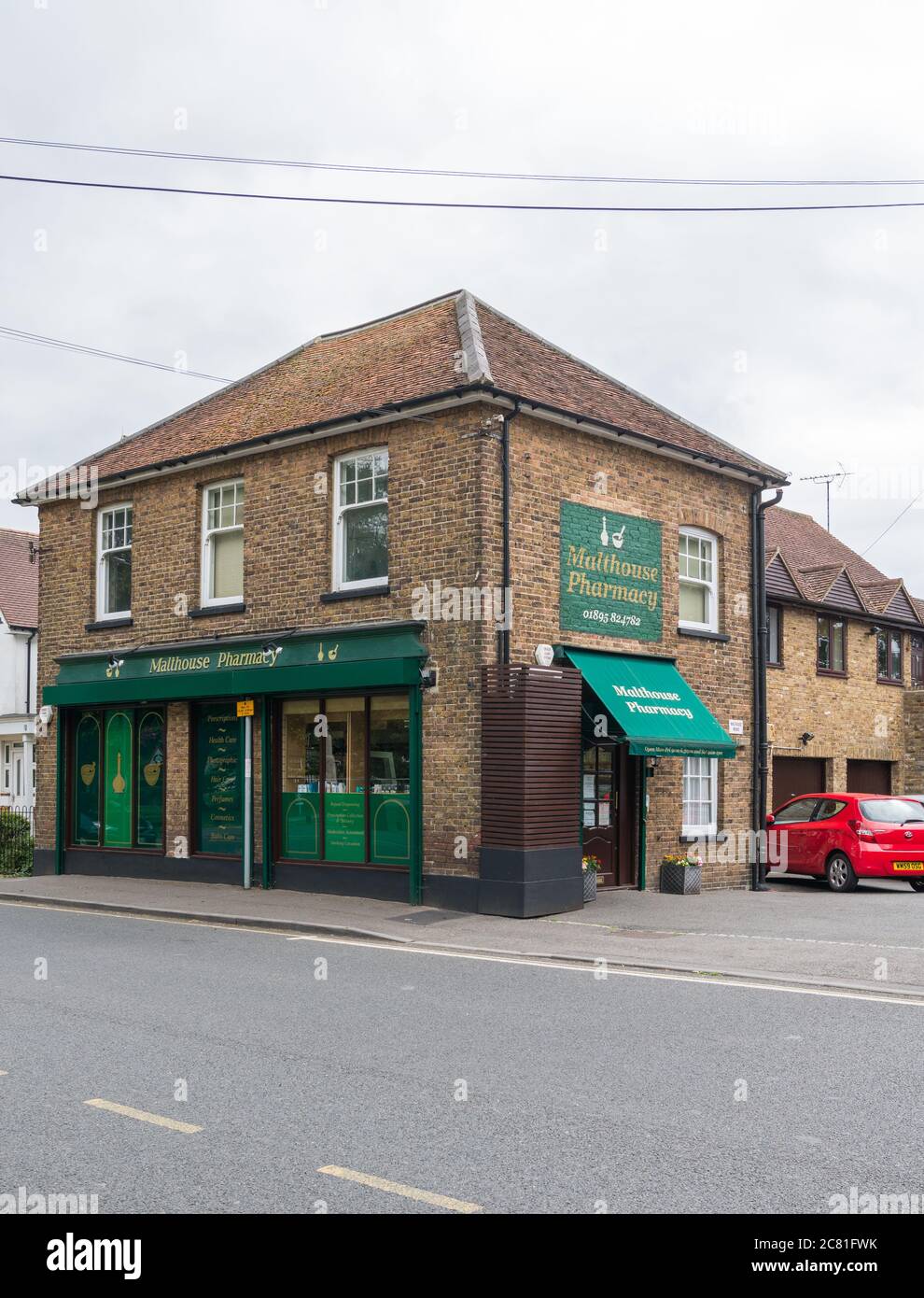 Malthouse Pharmacy on Breakspear Road North, Harefield, Middlesex, Inghilterra, Regno Unito Foto Stock