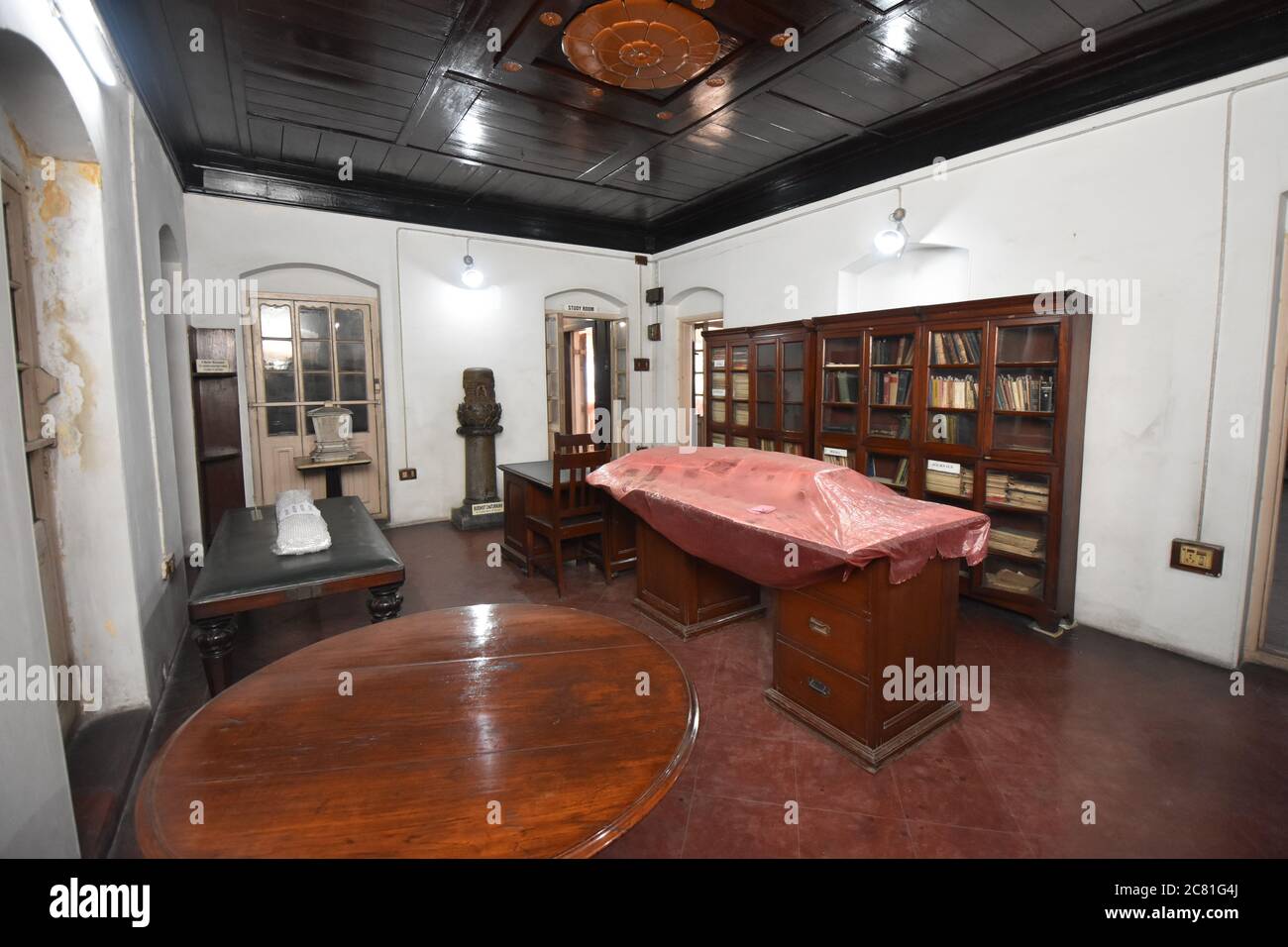 Biblioteca di Sir Jagadish Chandra Bose (1858-1937) e Lady Abala Bose (1865-1951). Acharya Bhaban, 93 APC Road (strada circolare superiore), Kolkata. India. Foto Stock