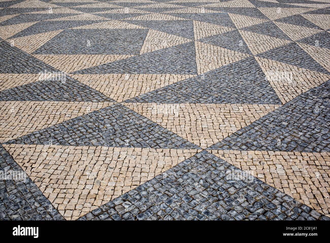 Tiling tradizionale in modelli sul terreno; Lisbona, Portogallo Foto Stock