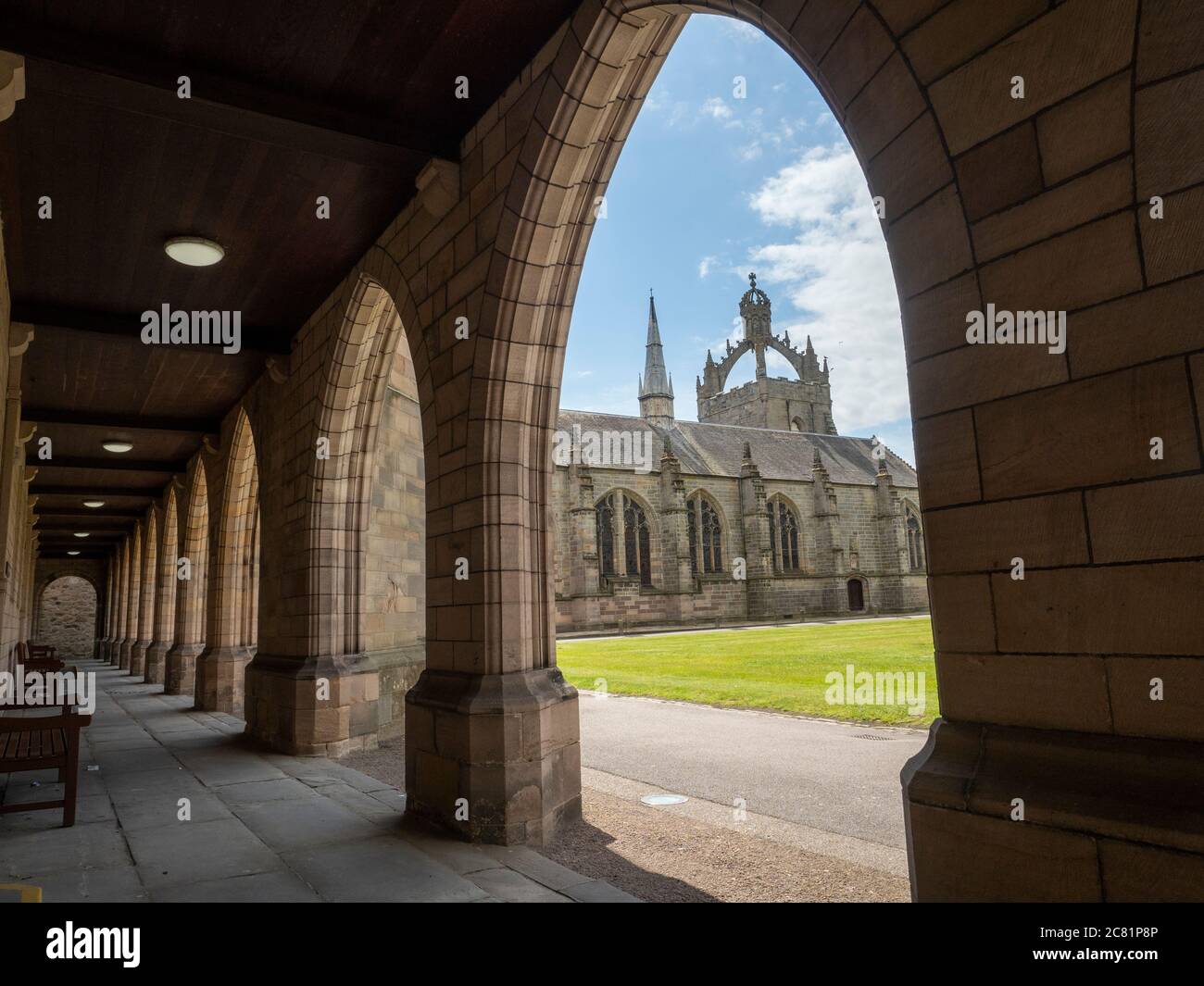 La Cappella del King's College all'Università di Aberdeen, Scozia, dai Chiostri Foto Stock