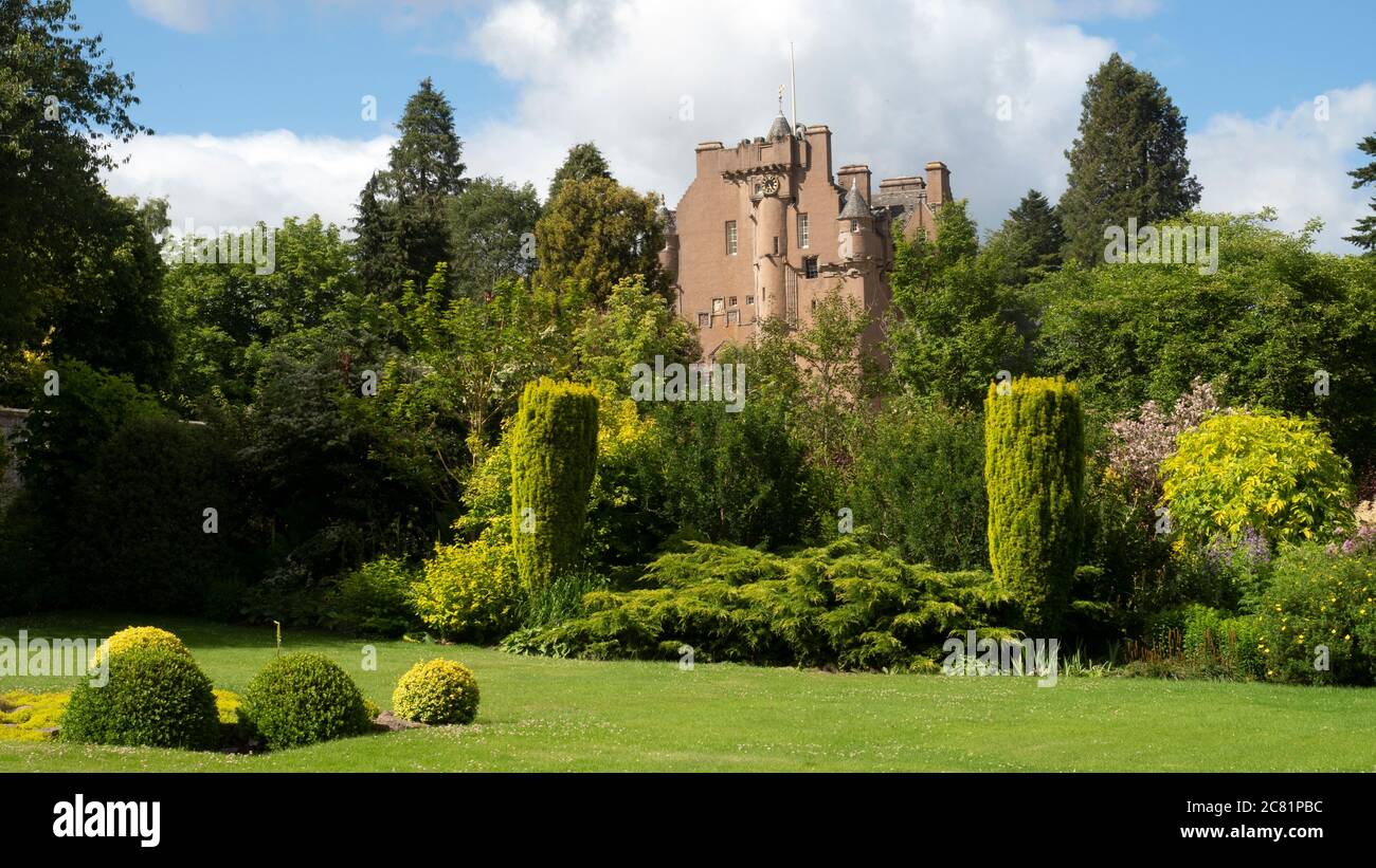 Vista del Castello di Crafes, Scozia, dal Giardino murato Foto Stock
