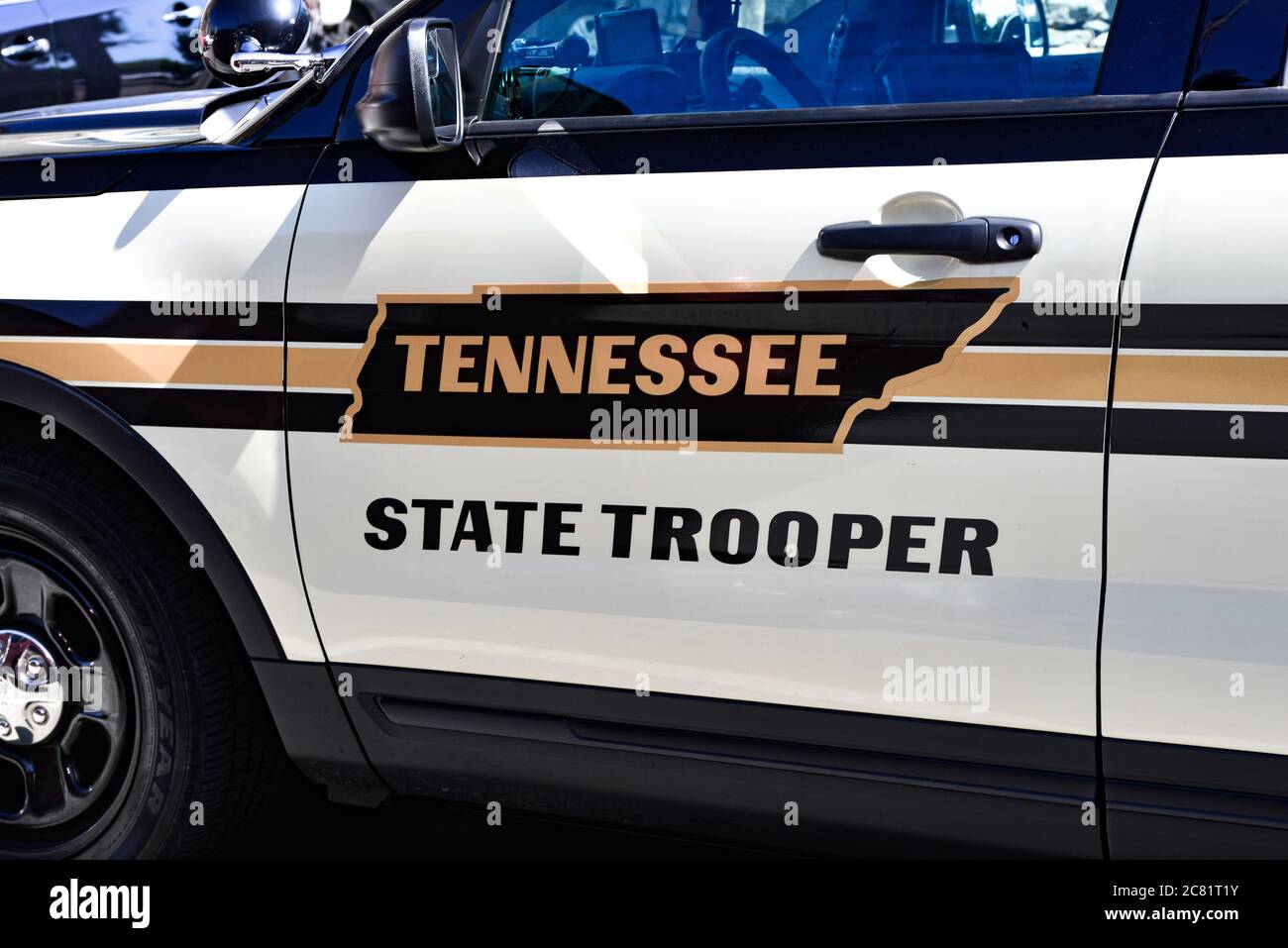 Primo piano della porta del conducente di una pattuglia del Tennessee state Trooper, con il disegno grafico dello stato del TN Foto Stock
