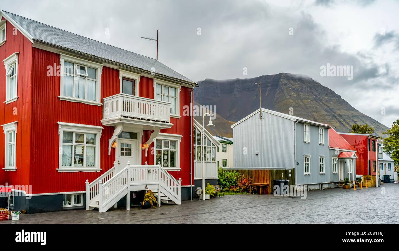 Case nella città di Isafjordur; Isafjardarbaer, Westfjords, Islanda Foto Stock