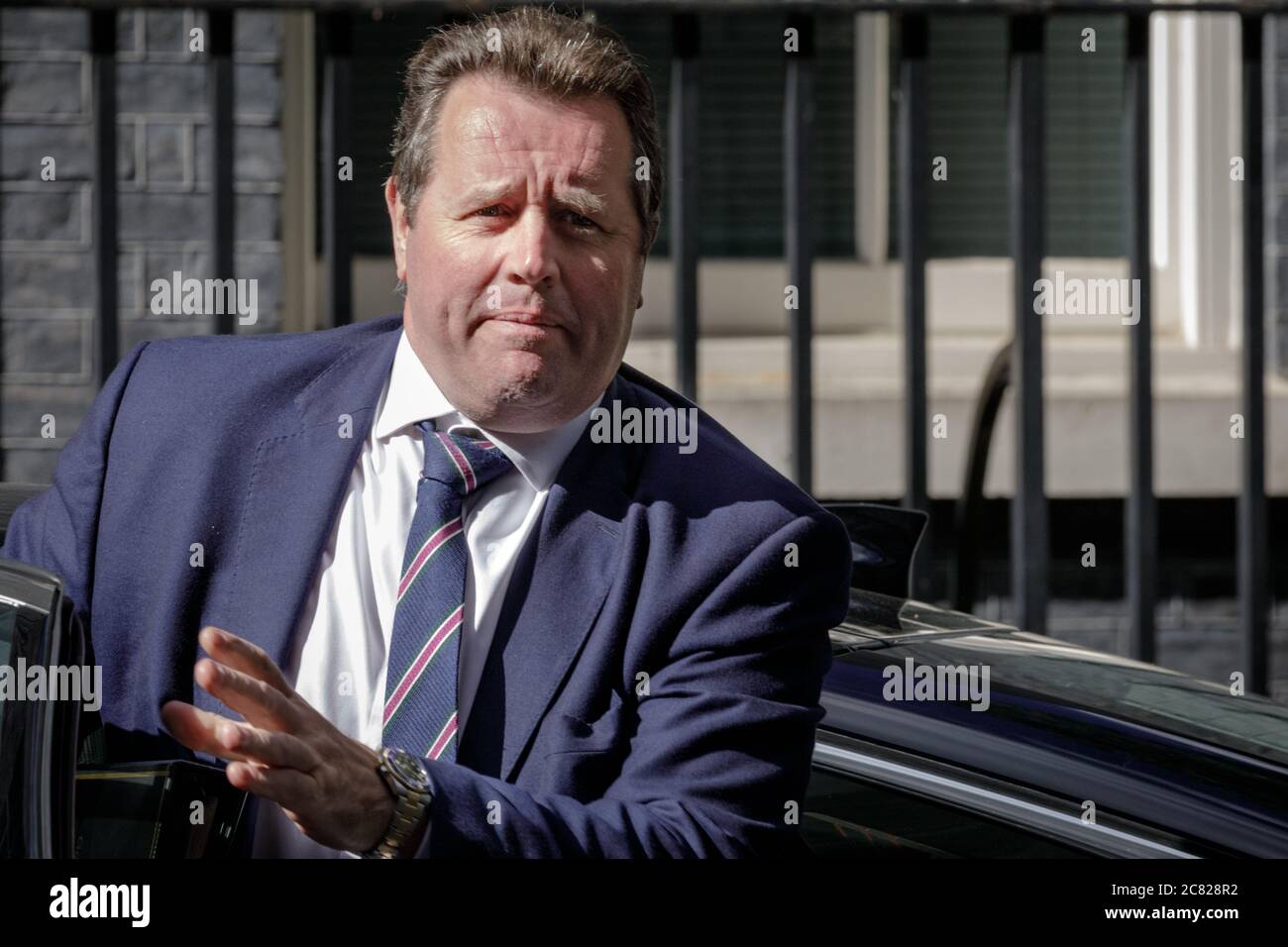 Downing Street, Londra, Regno Unito. 20 luglio 2020. Mark Spencer, deputato del Segretario parlamentare del Tesoro (Chief Whip), politico del Partito conservatore britannico, arriva al n. 10, Downing Street e guarda la telecamera. Credit: Imageplotter/Alamy Live News Foto Stock