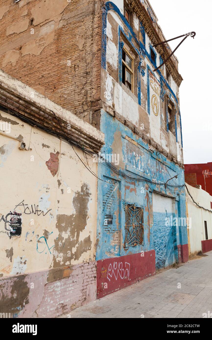 Valencia, Spagna - 07/17/2020: La zona balneare di El Cabanyal, un quartiere alla moda di Valencia. Foto Stock