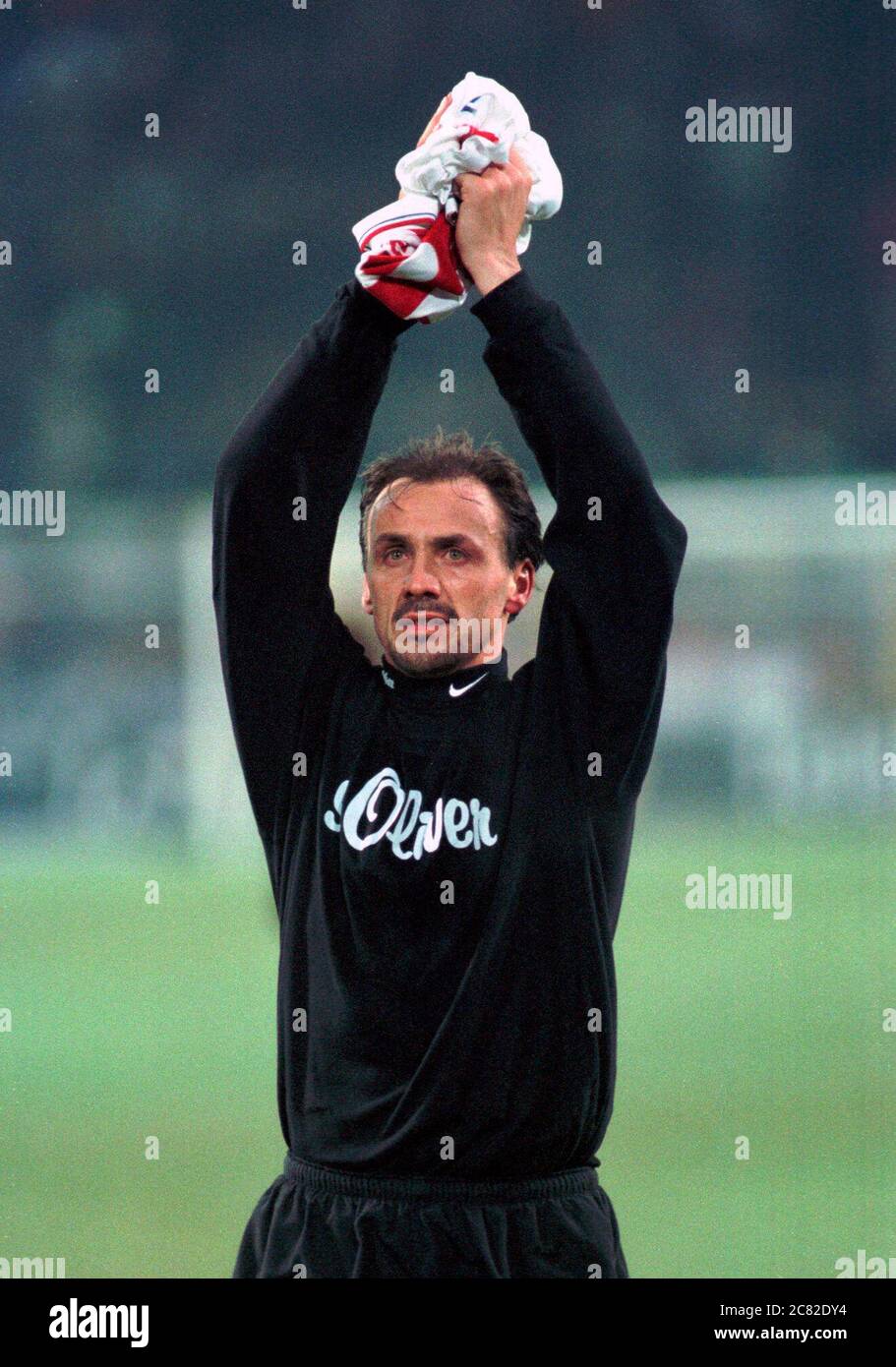 Westfalenstadion Dortmund Germania 24.11.1998, Calcio Bundesliga Germania stagione 1998/1999 giorno 10, Borussia Dortmund (BVB, giallo) vs Hamburger SV (bianco, HSV) 2:1 - Juergen KOHLER (BVB) Foto Stock