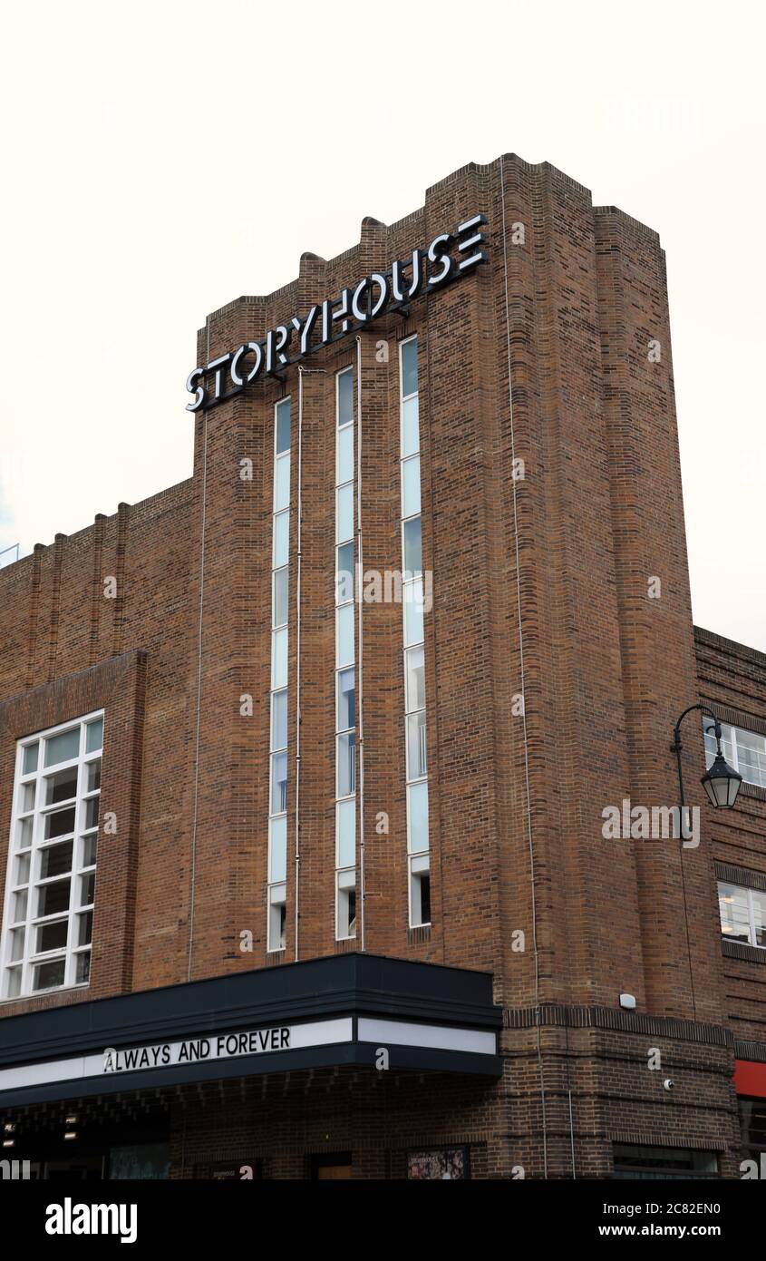 Storyhouse nel centro di Chester, ex cinema Odeon, è oggi un edificio culturale a uso misto Foto Stock