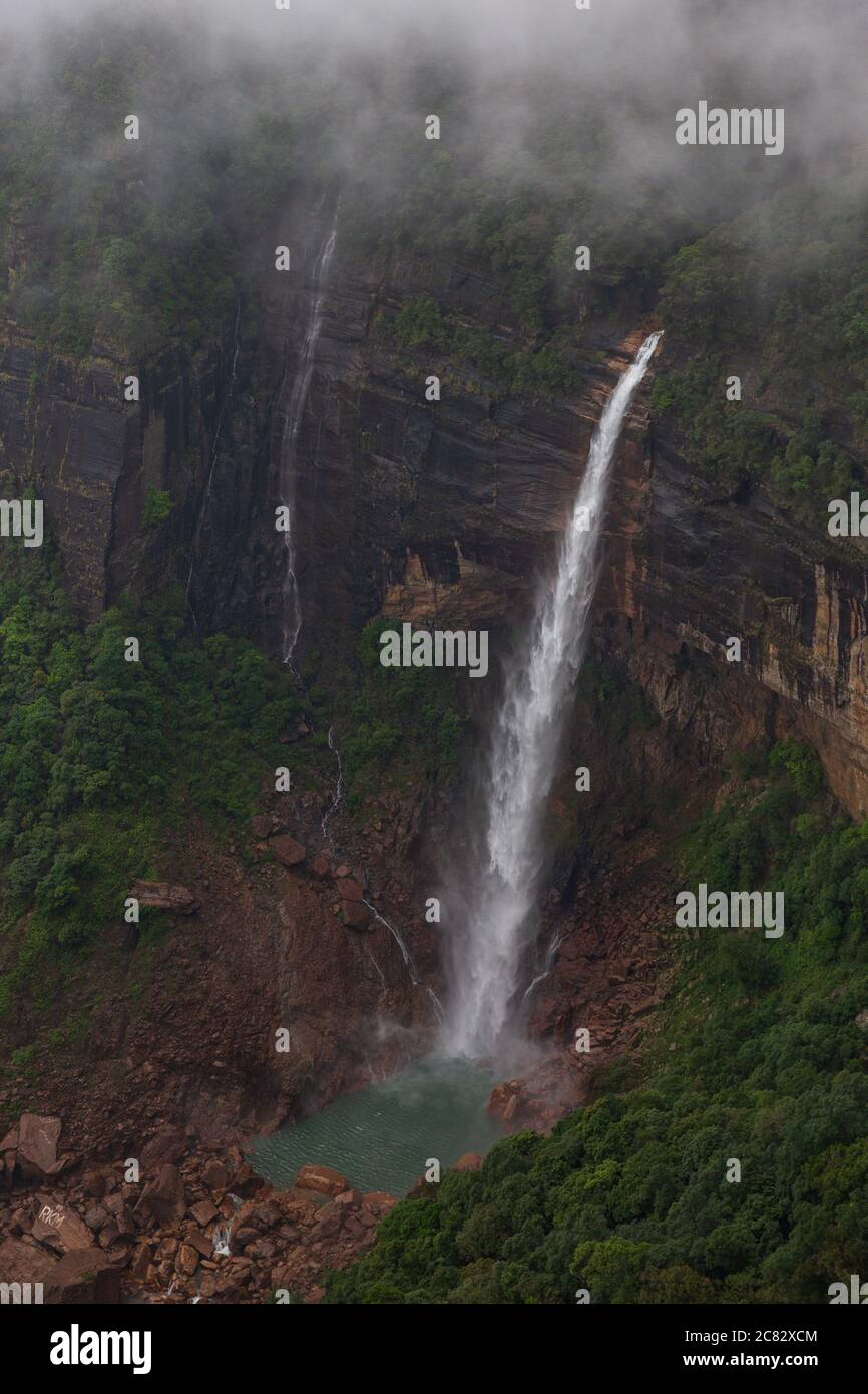 Cascata di Nohkalikai a Cherrapunji, Meghalaya, India Foto Stock