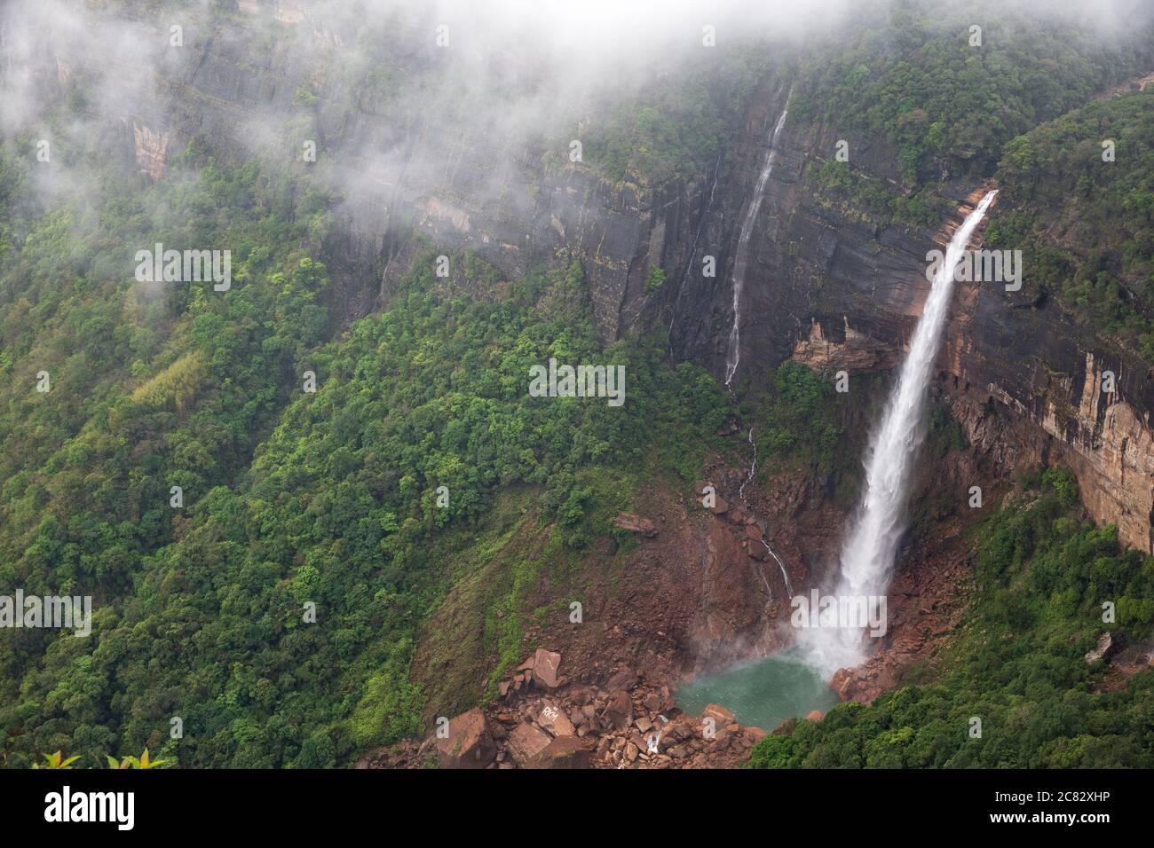 Cascata di Nohkalikai a Cherrapunji, Meghalaya, India Foto Stock