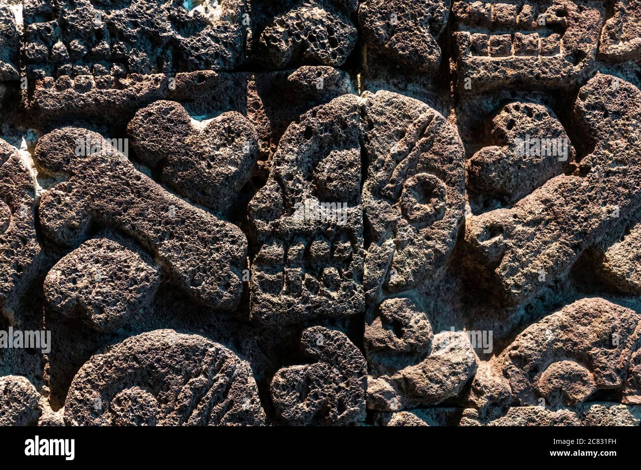 Scultura del cranio umano nei templi aztechi e nelle piramidi, Città del Messico, Messico. Foto Stock