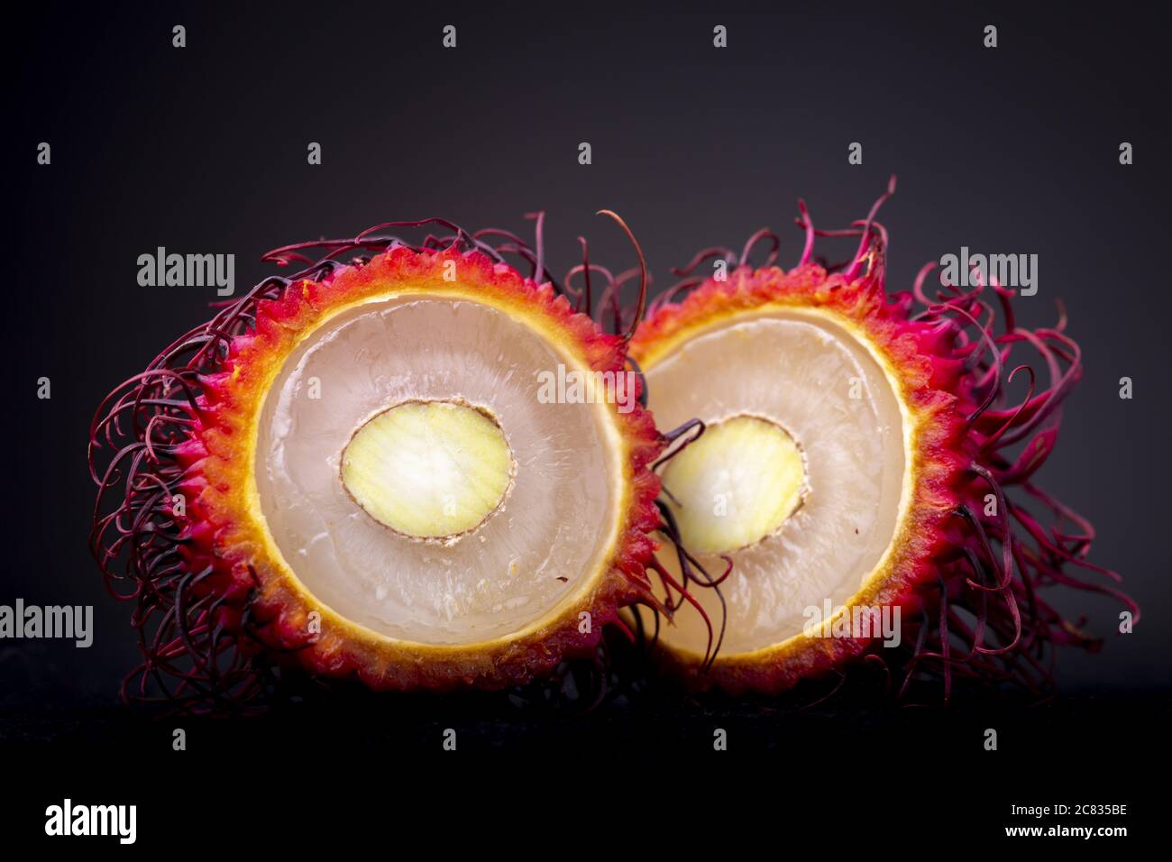 Moody immagini di esotici frutti di rambutan tropicali Foto Stock